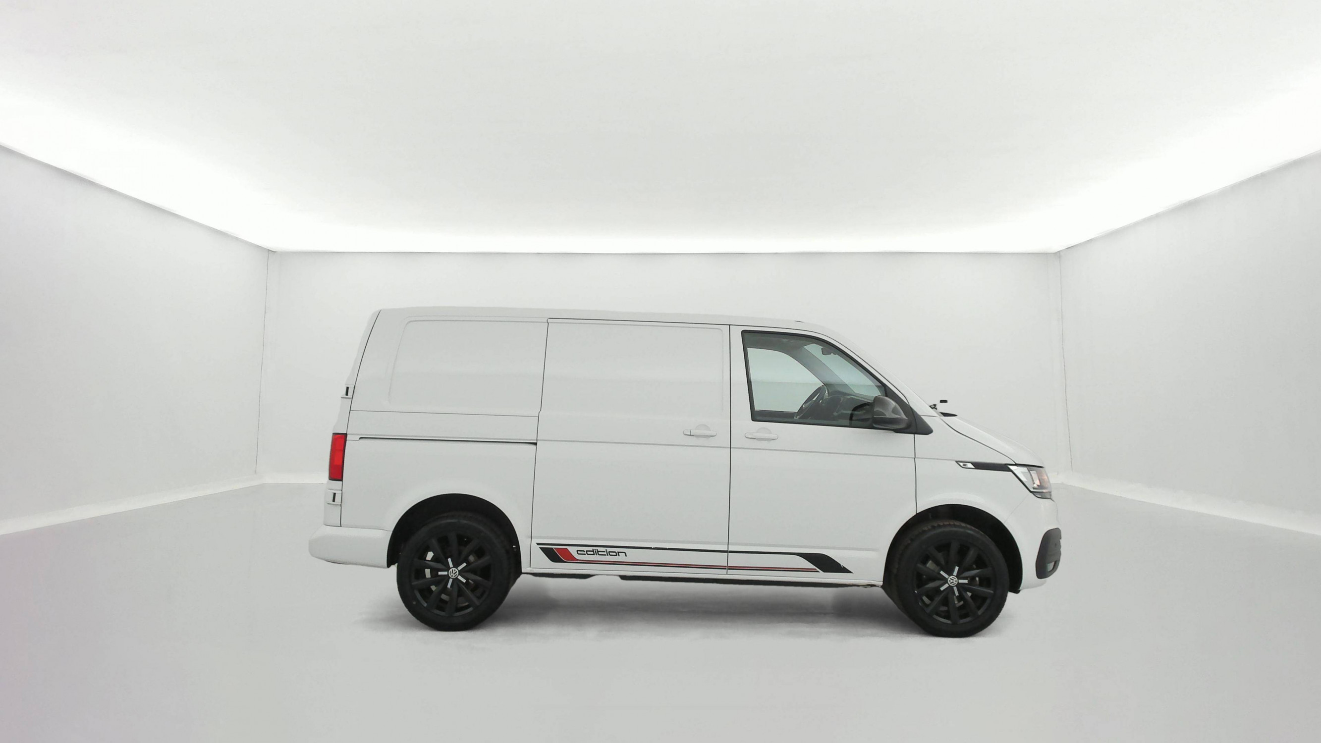 Vente en ligne Volkswagen Transporter  L1H1 2.0 TDI 110 BVM5 au prix de 22 690 €