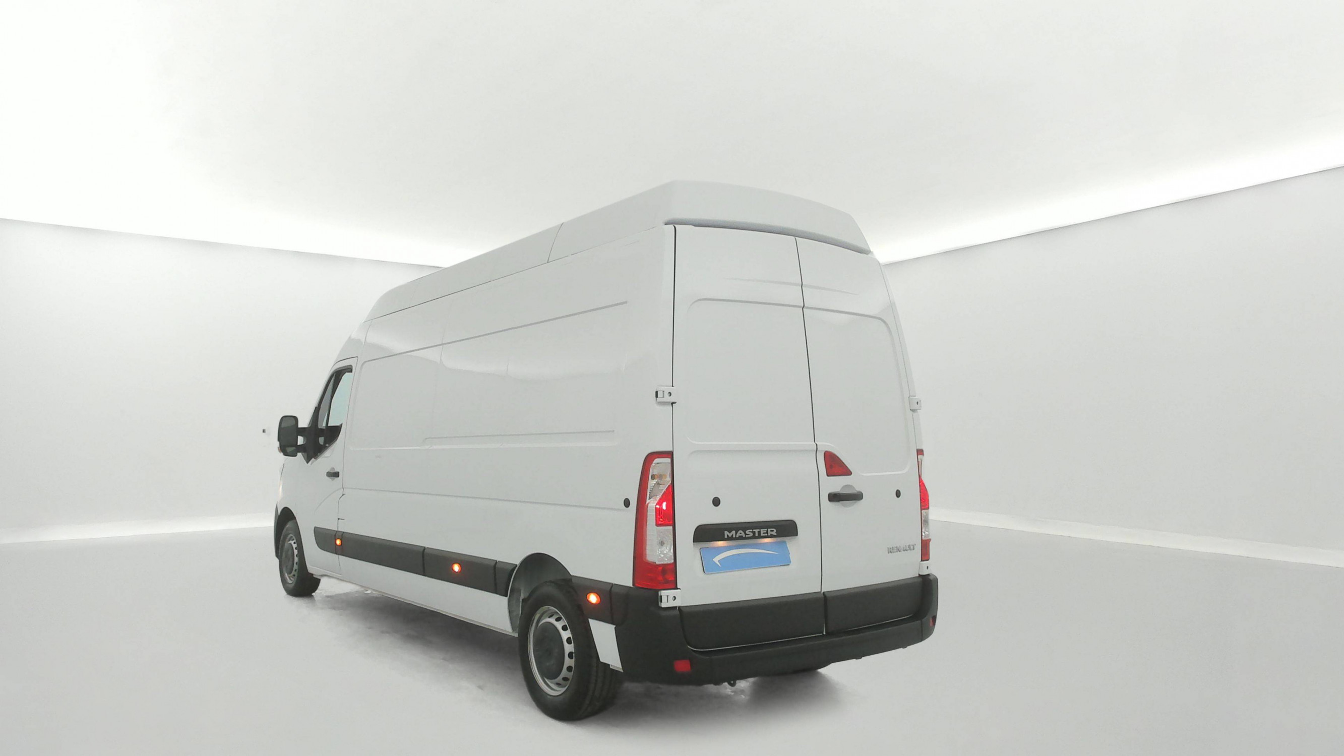 Vente en ligne Renault Master Fourgon MASTER FGN TRAC F3500 L3H3 BLUE DCI 135 au prix de 28 490 €