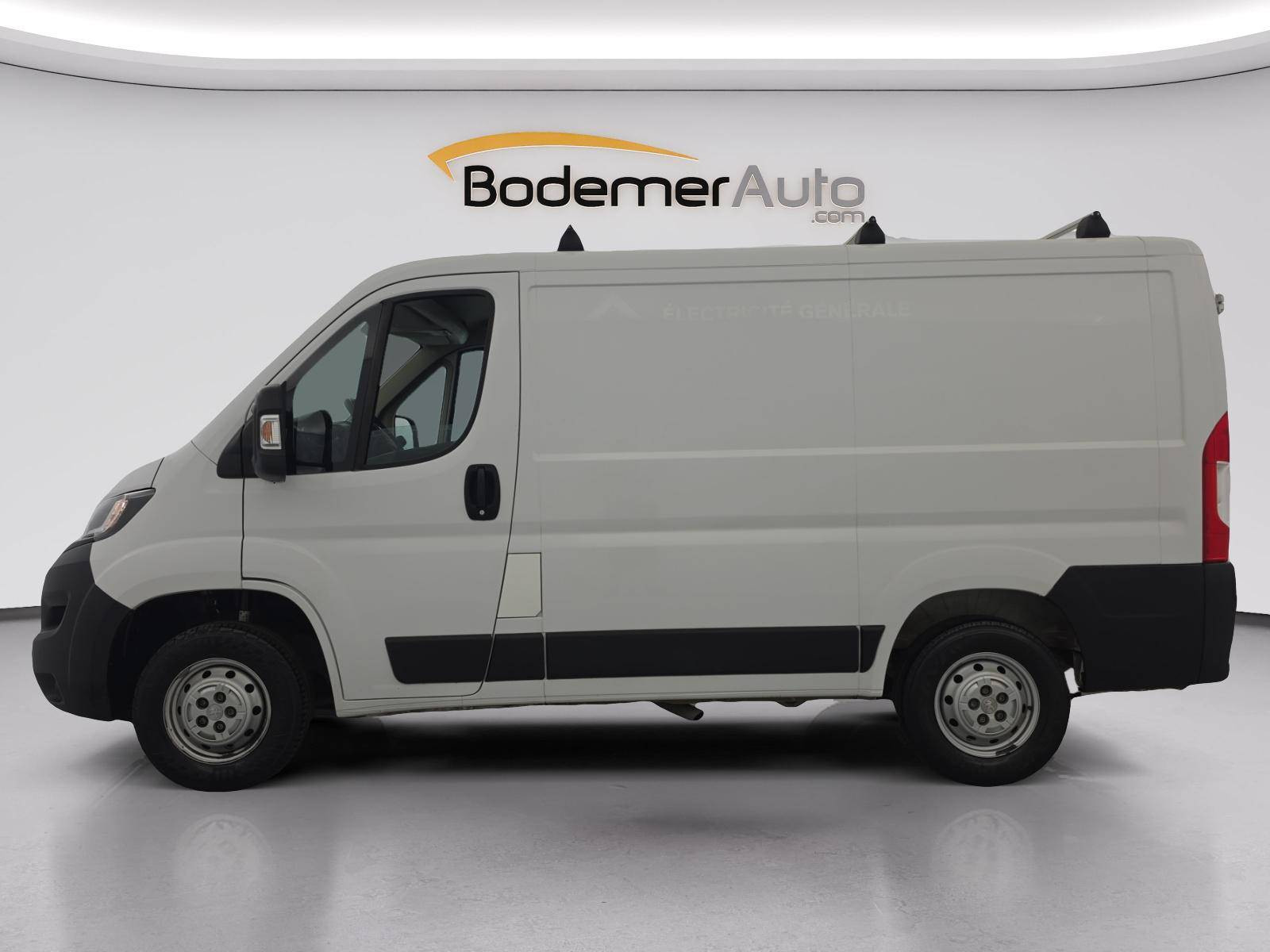 Vente en ligne Peugeot Boxer Fourgon BOXER TOLE 330 L1H1 BLUEHDI 120 S&S au prix de 17 990 €
