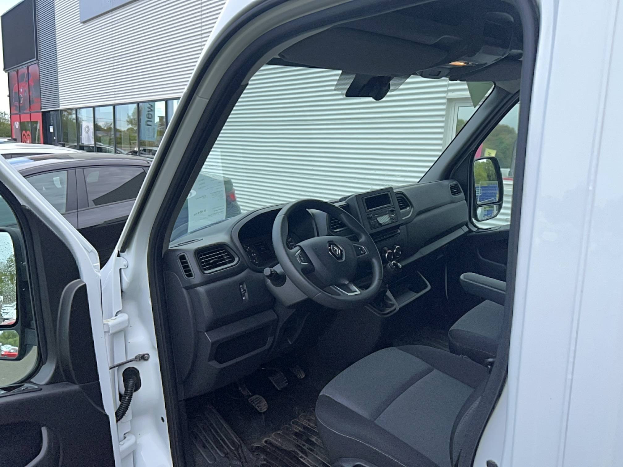 Vente en ligne Renault Master Fourgon MASTER FGN TRAC F3500 L2H2 BLUE DCI 135 au prix de 22 990 €