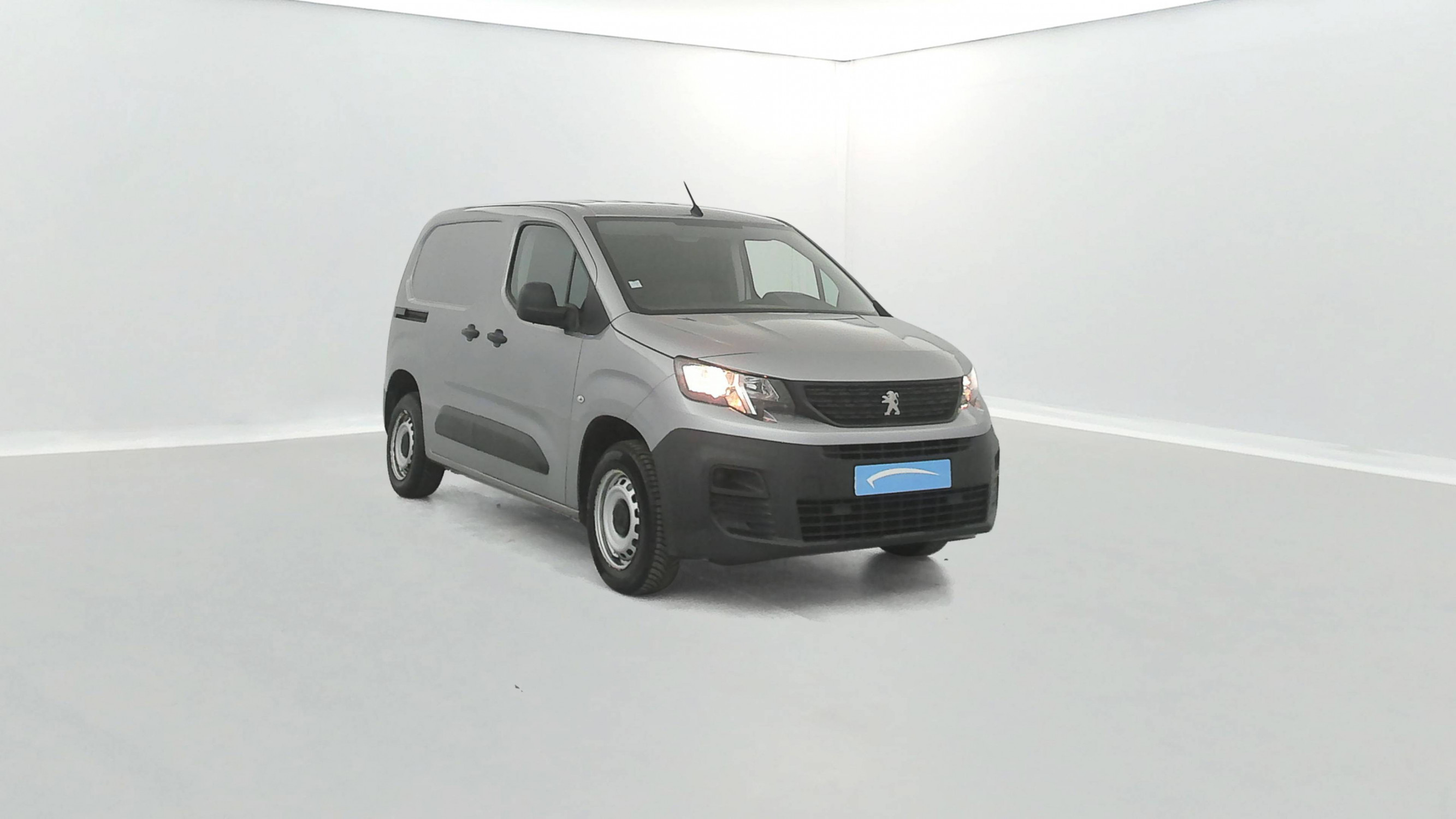 Vente en ligne Peugeot Partner Fourgon  STANDARD 650 KG BLUEHDI 100 S&S BVM5 au prix de 11 990 €