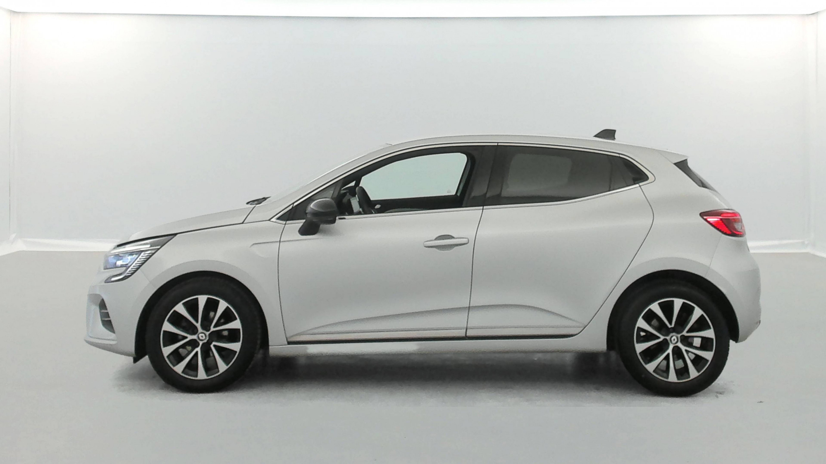 Vente en ligne Renault Clio 5 Clio TCe 90 au prix de 15 490 €