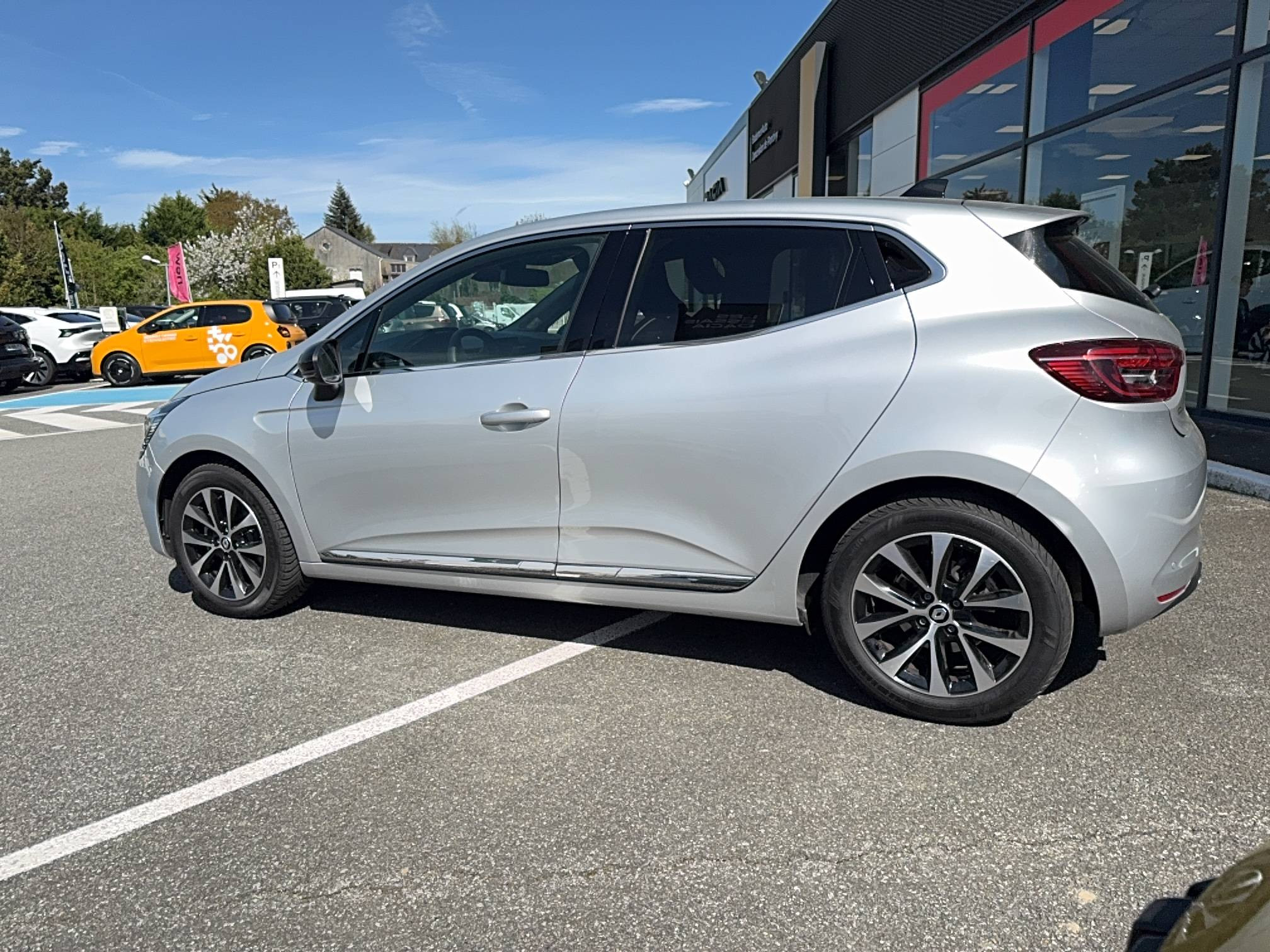 Vente en ligne Renault Clio 5 Clio TCe 140 au prix de 16 490 €