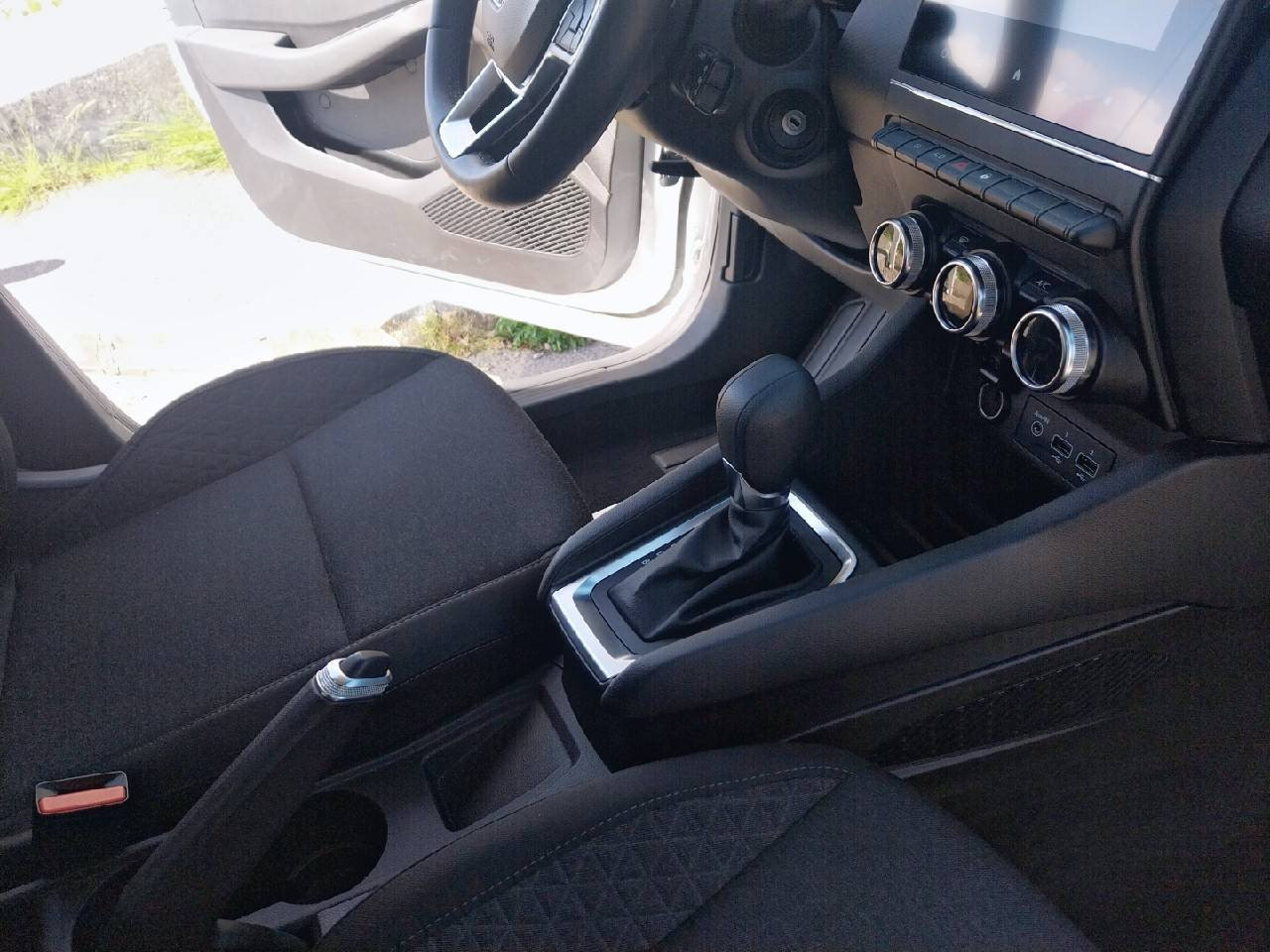 Vente en ligne Renault Clio 5 Clio E-Tech 140 - 21N au prix de 15 990 €