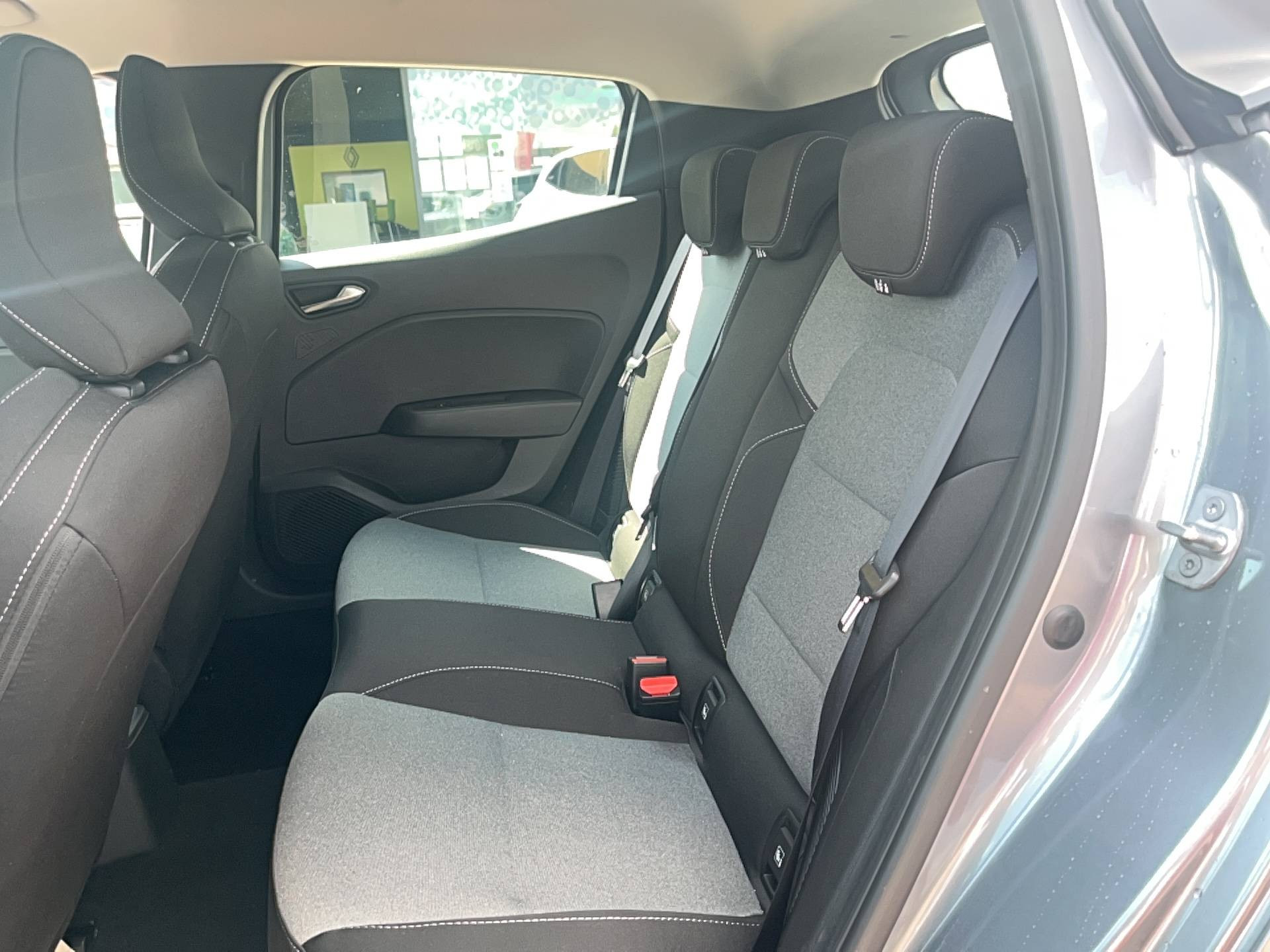 Vente en ligne Renault Clio 5 Clio E-Tech full hybrid 145 ch GSR2 au prix de 18 990 €