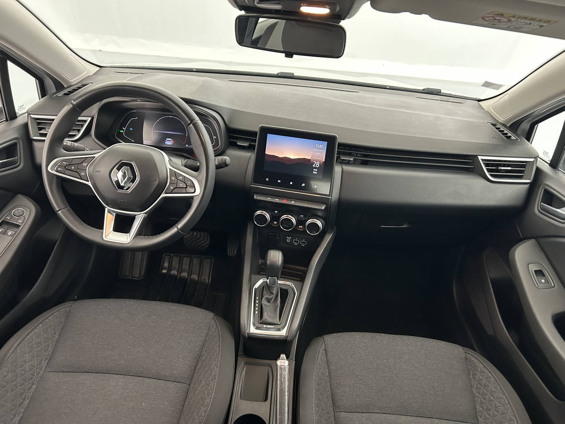 Vente en ligne Renault Clio 5 Clio E-Tech 140 - 21N au prix de 13 991 €