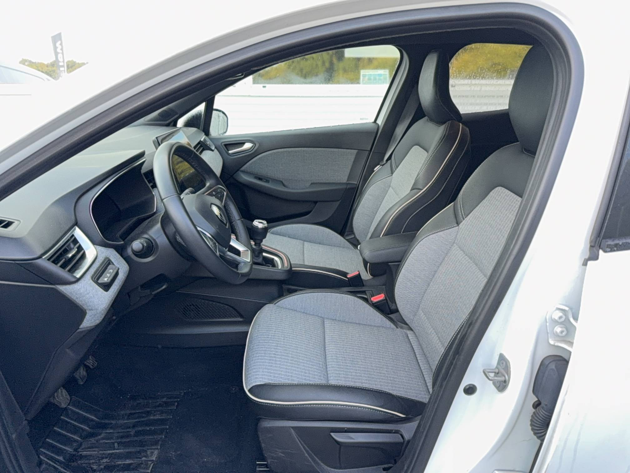 Vente en ligne Renault Clio 5 Clio TCe 90 au prix de 15 990 €
