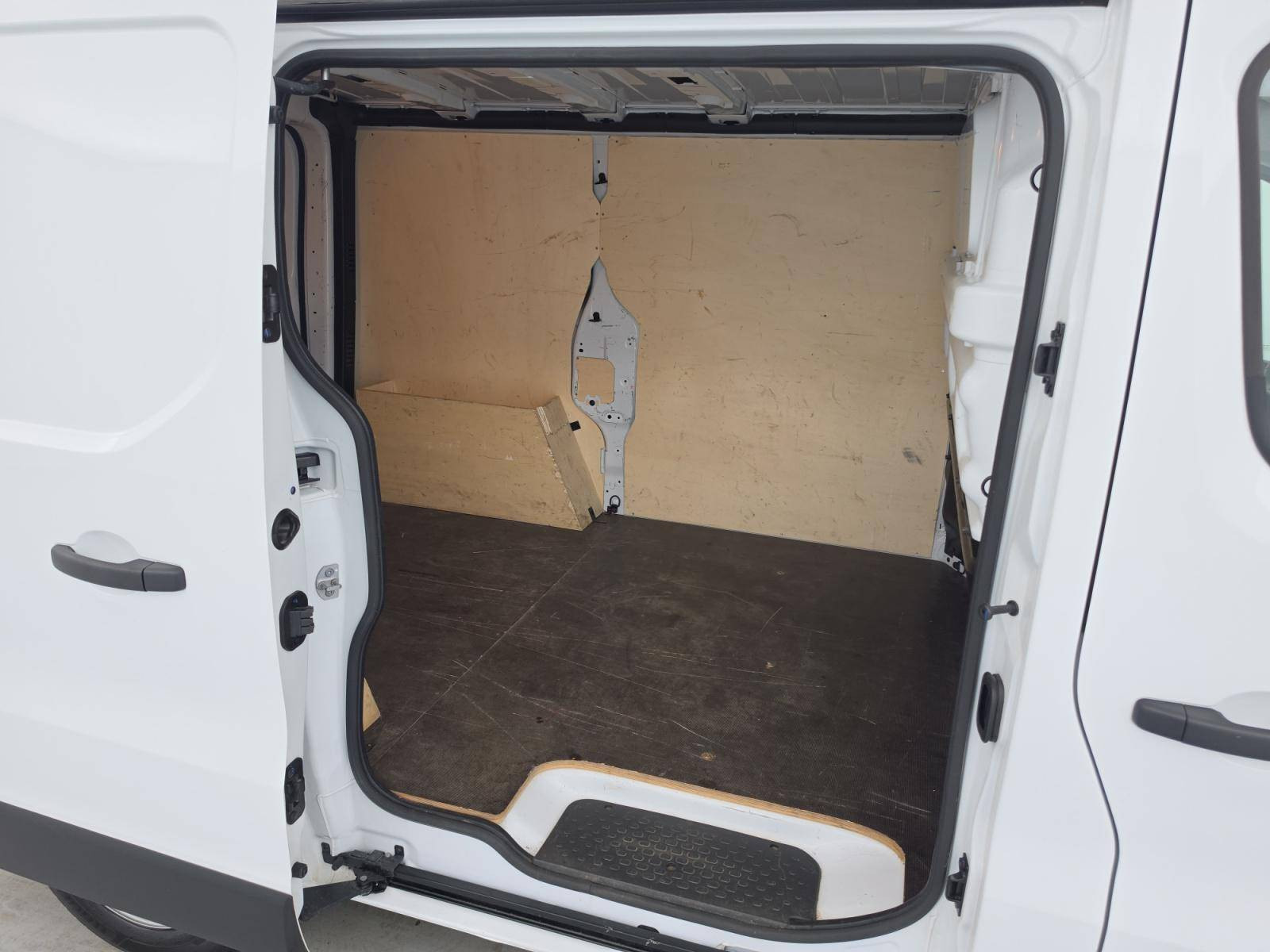 Vente en ligne Renault Trafic 3 Fourgon TRAFIC FG BLUE DCI 130 L1H1 3T GSR2 au prix de 23 900 €