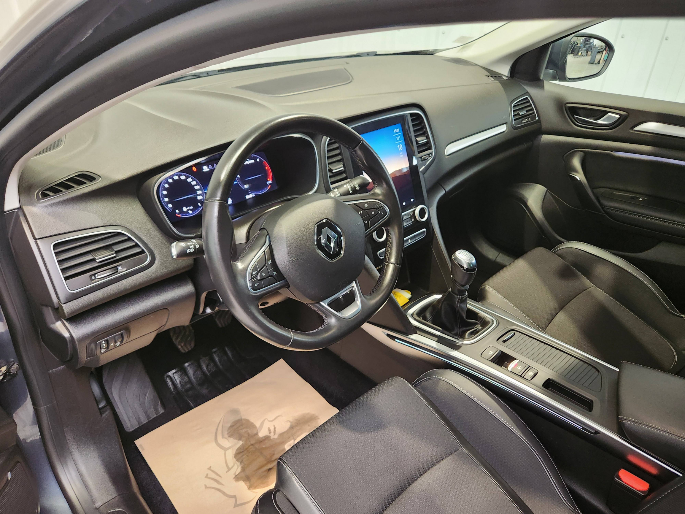 Vente en ligne Renault Megane 4 Mégane IV Berline Blue dCi 115 au prix de 16 790 €