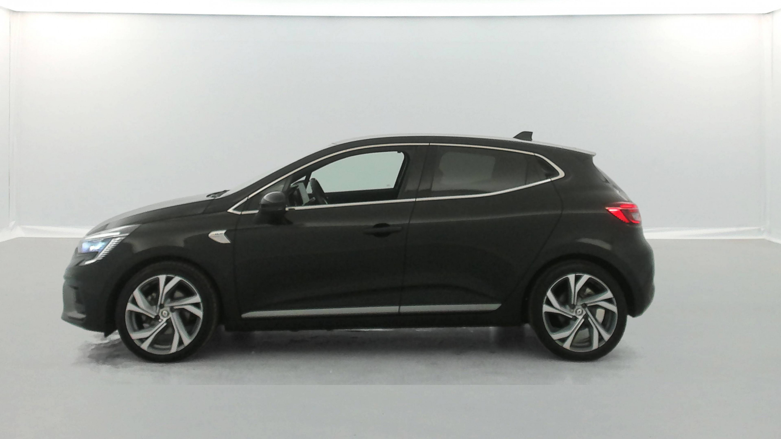 Vente en ligne Renault Clio 5 Clio E-Tech hybride 145 au prix de 17 990 €