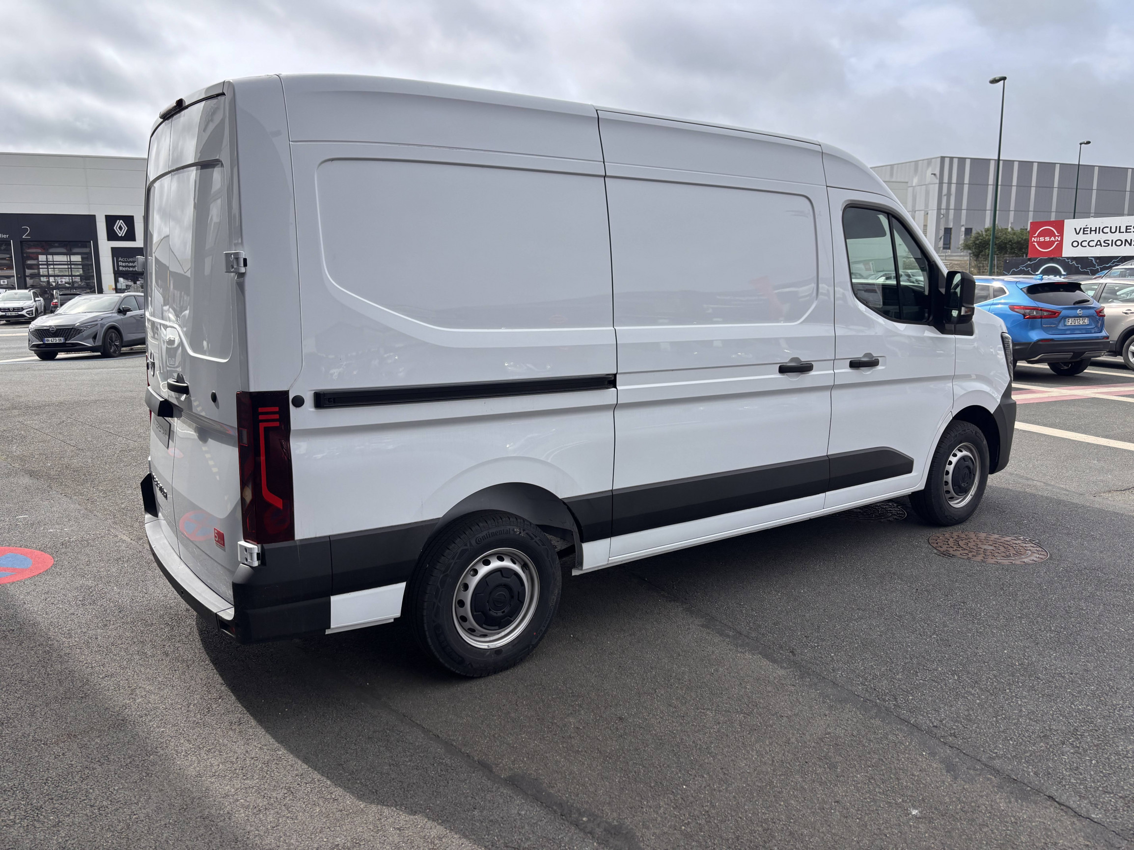 Vente en ligne Nissan Interstar  3T3 L2H2 2.0 DCI 130 au prix de 46 740 €