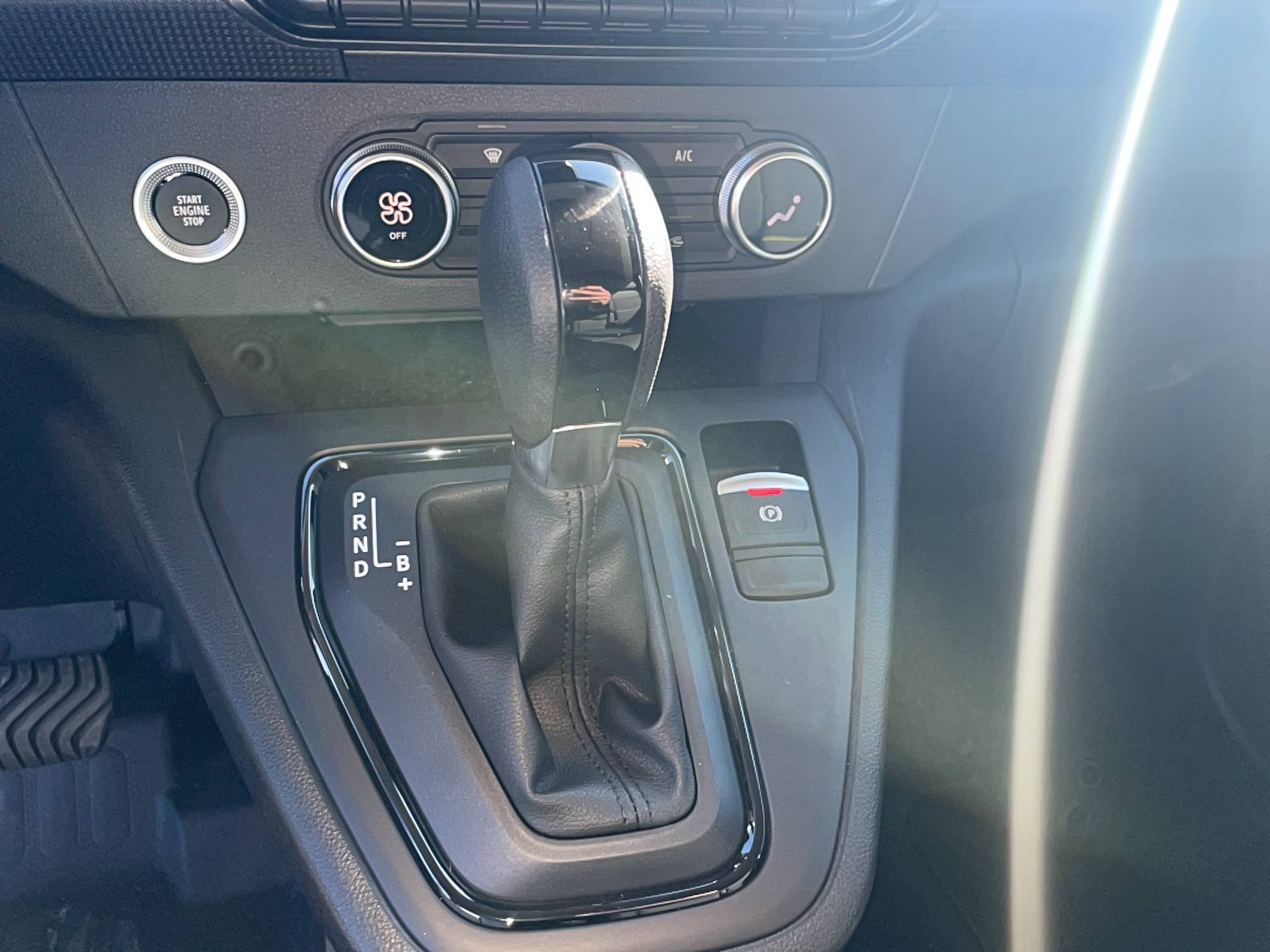 Vente en ligne Renault Kangoo Van E-Tech  FG TOLE L1 AC22/DC80 GSR2 au prix de 29 991 €