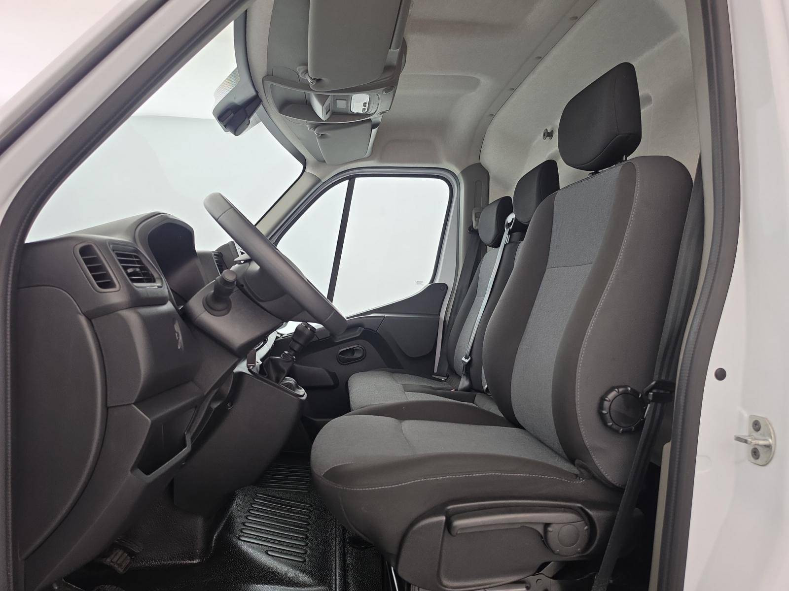 Vente en ligne Renault Master Fourgon MASTER FGN TRAC F3500 L3H3 BLUE DCI 135 au prix de 28 490 €