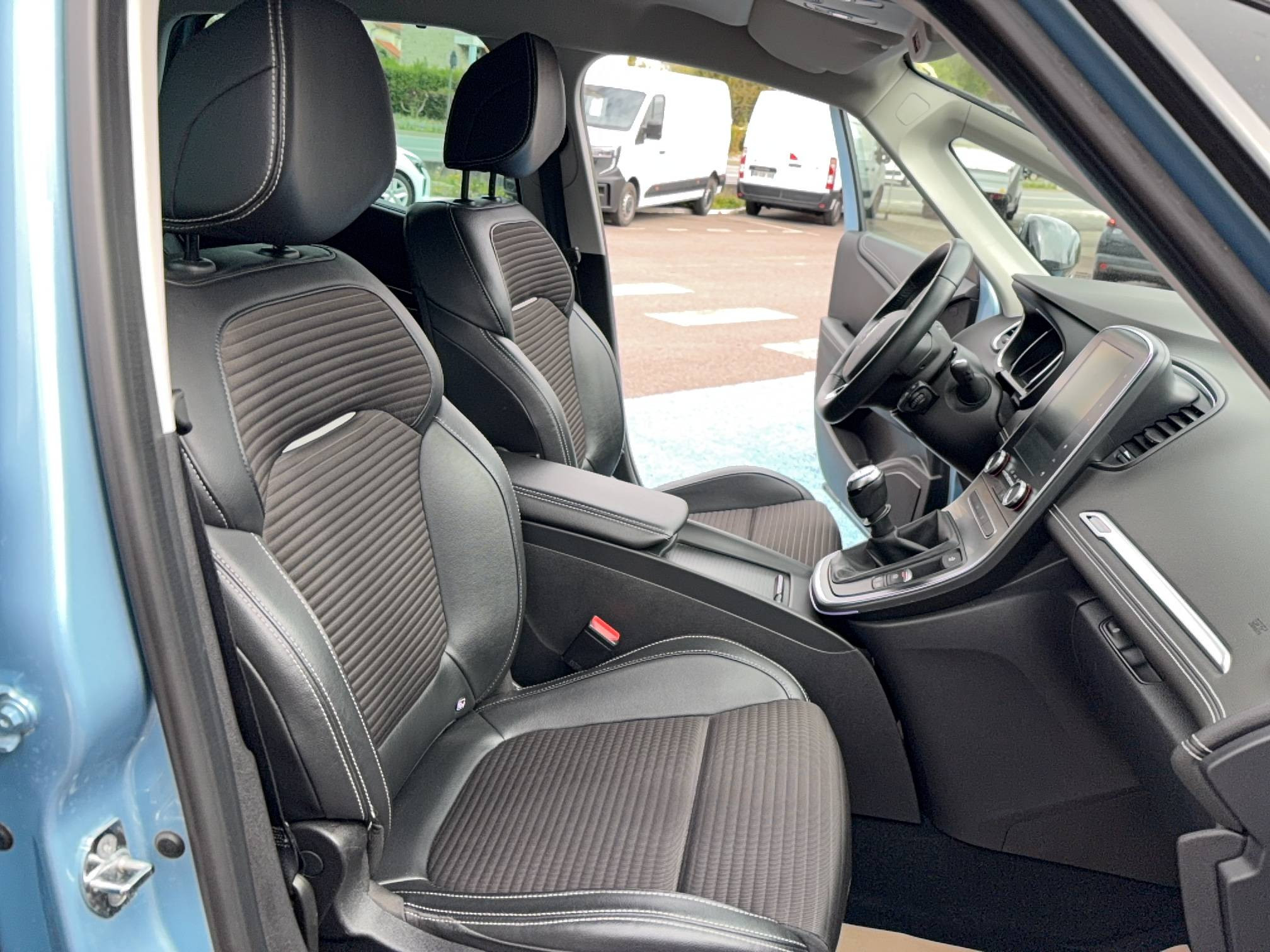 Vente en ligne Renault Scenic 4 Scenic Blue dCi 120 au prix de 13 590 €