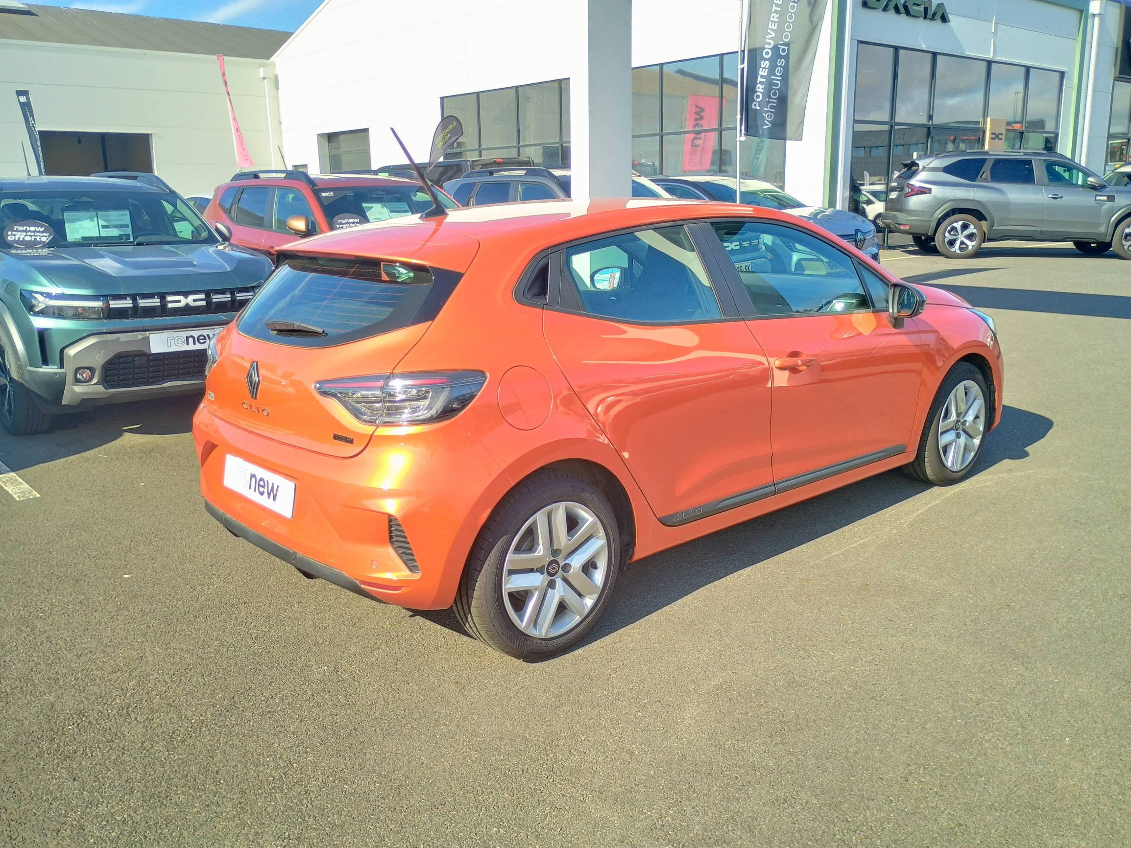 Vente en ligne Renault Clio 5 Clio E-Tech full hybrid 145 au prix de 16 300 €
