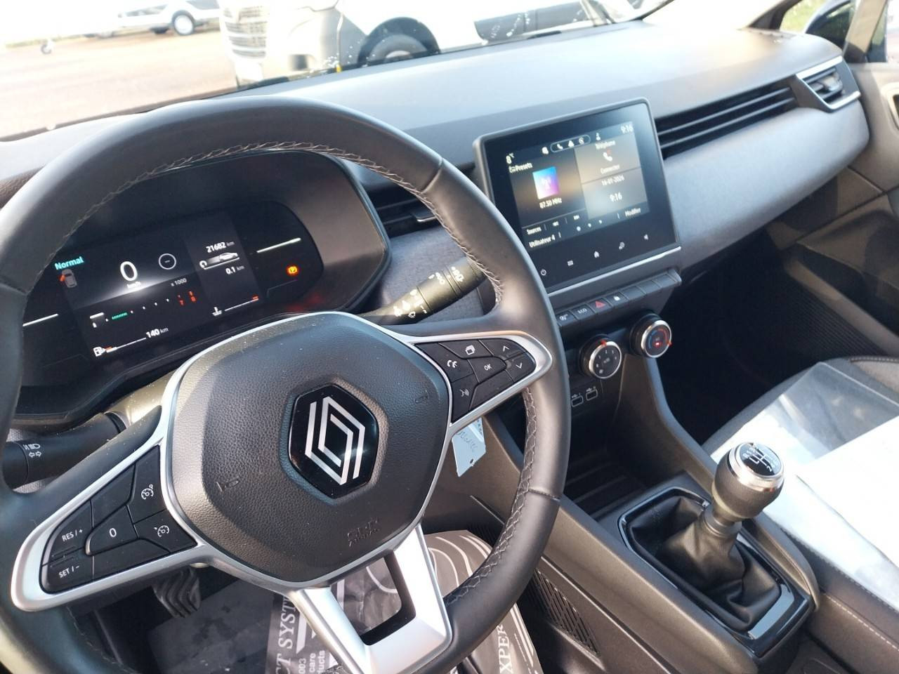 Vente en ligne Renault Clio 5 Clio TCe 90 au prix de 14 390 €