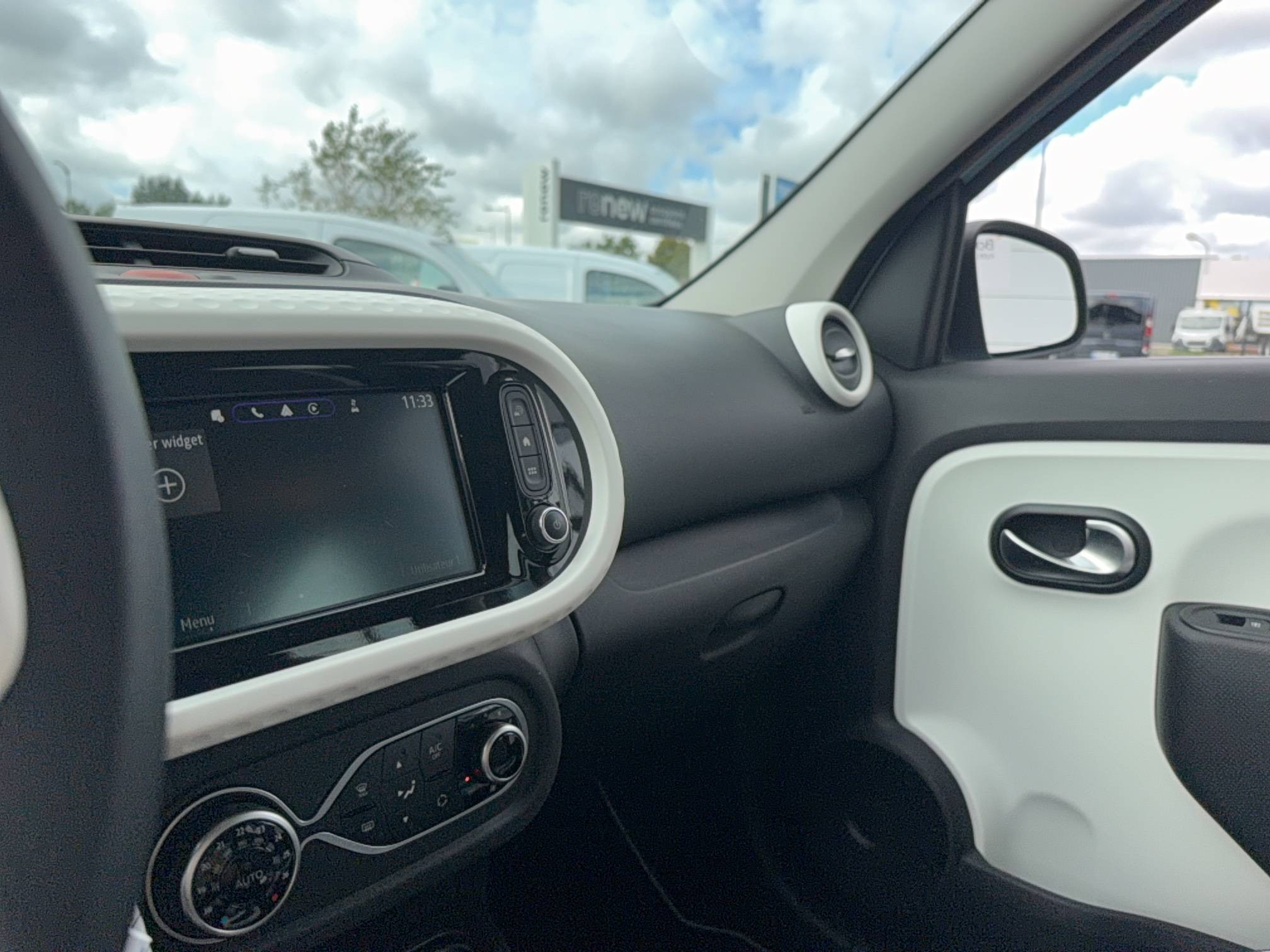 Vente en ligne Renault Twingo Electrique Twingo III E-Tech au prix de 13 490 €