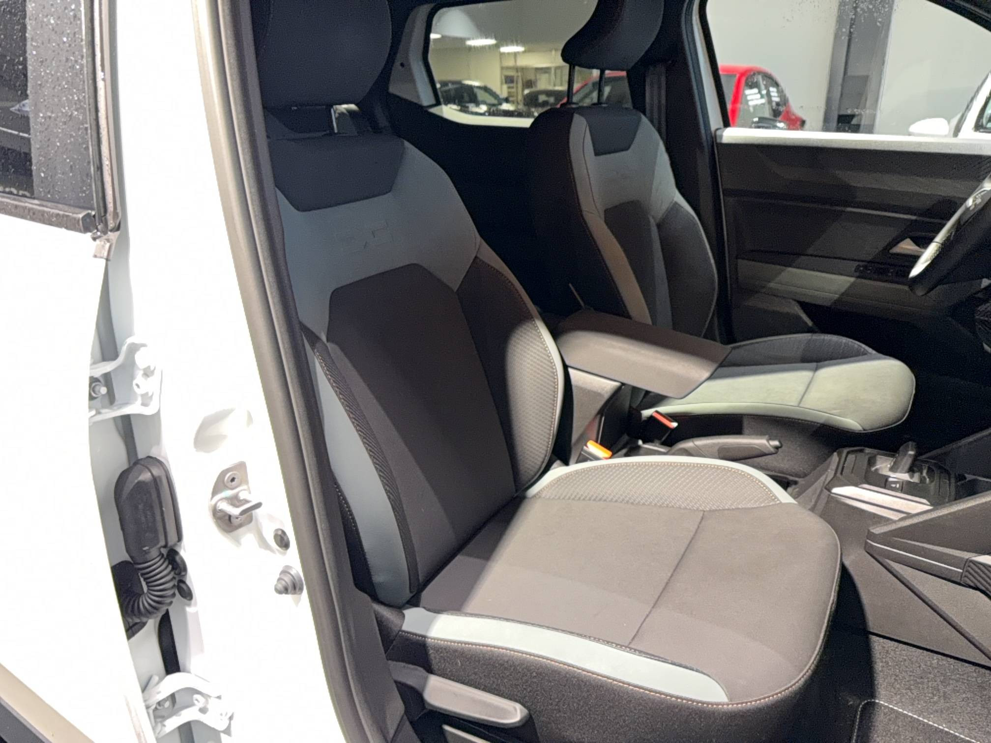 Vente en ligne Dacia Duster  Hybrid 140 au prix de 28 990 €