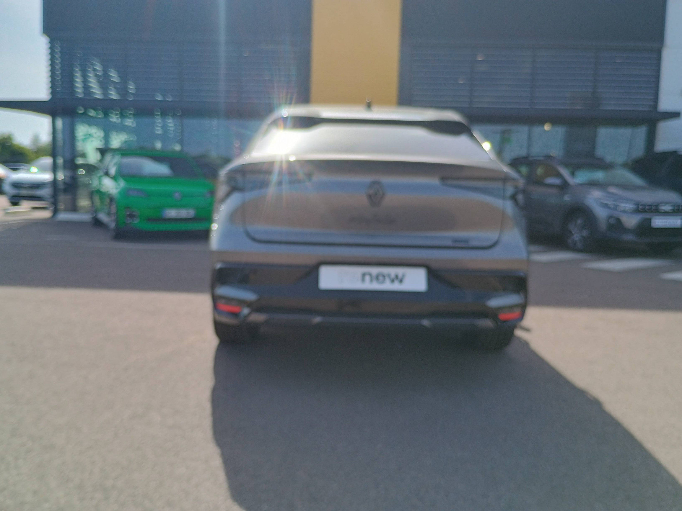 Vente en ligne Renault Rafale  hyper hybrid E-Tech 300 ch 4x4 au prix de 57 490 €