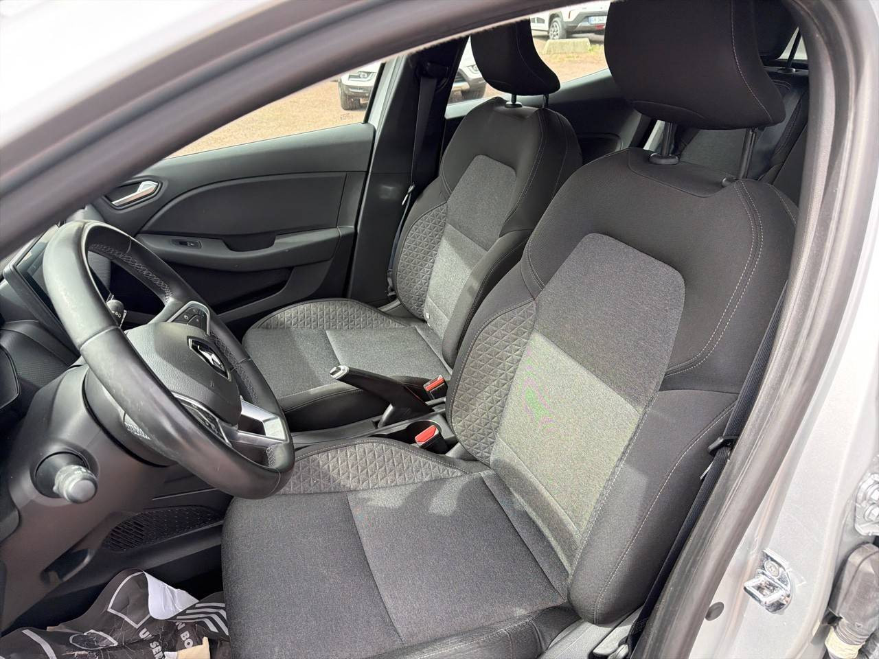 Vente en ligne Renault Clio 5 Clio E-Tech 140 - 21 au prix de 13 490 €