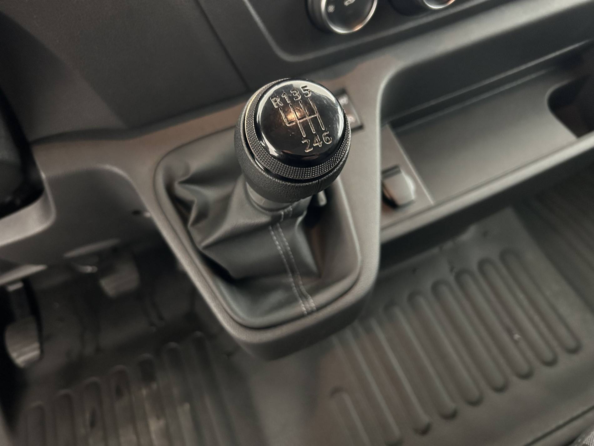 Vente en ligne Renault Master Fourgon MASTER FGN TRAC F3500 L2H2 BLUE DCI 135 au prix de 27 990 €