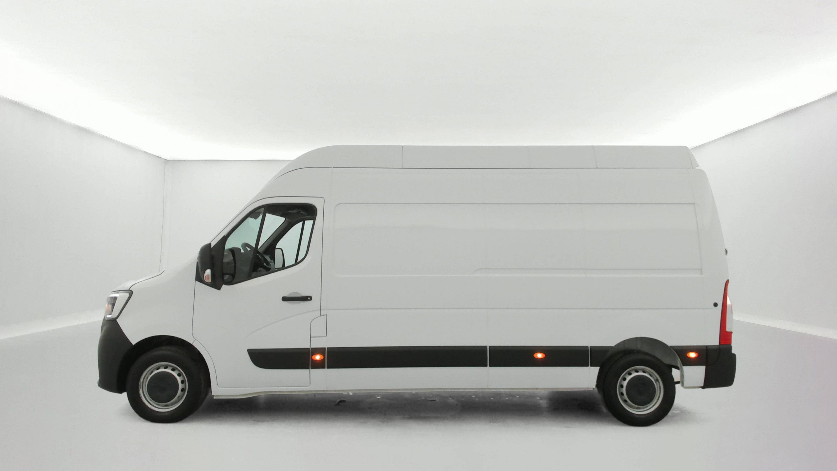 Vente en ligne Renault Master Fourgon MASTER FGN TRAC F3500 L3H3 BLUE DCI 135 au prix de 28 490 €