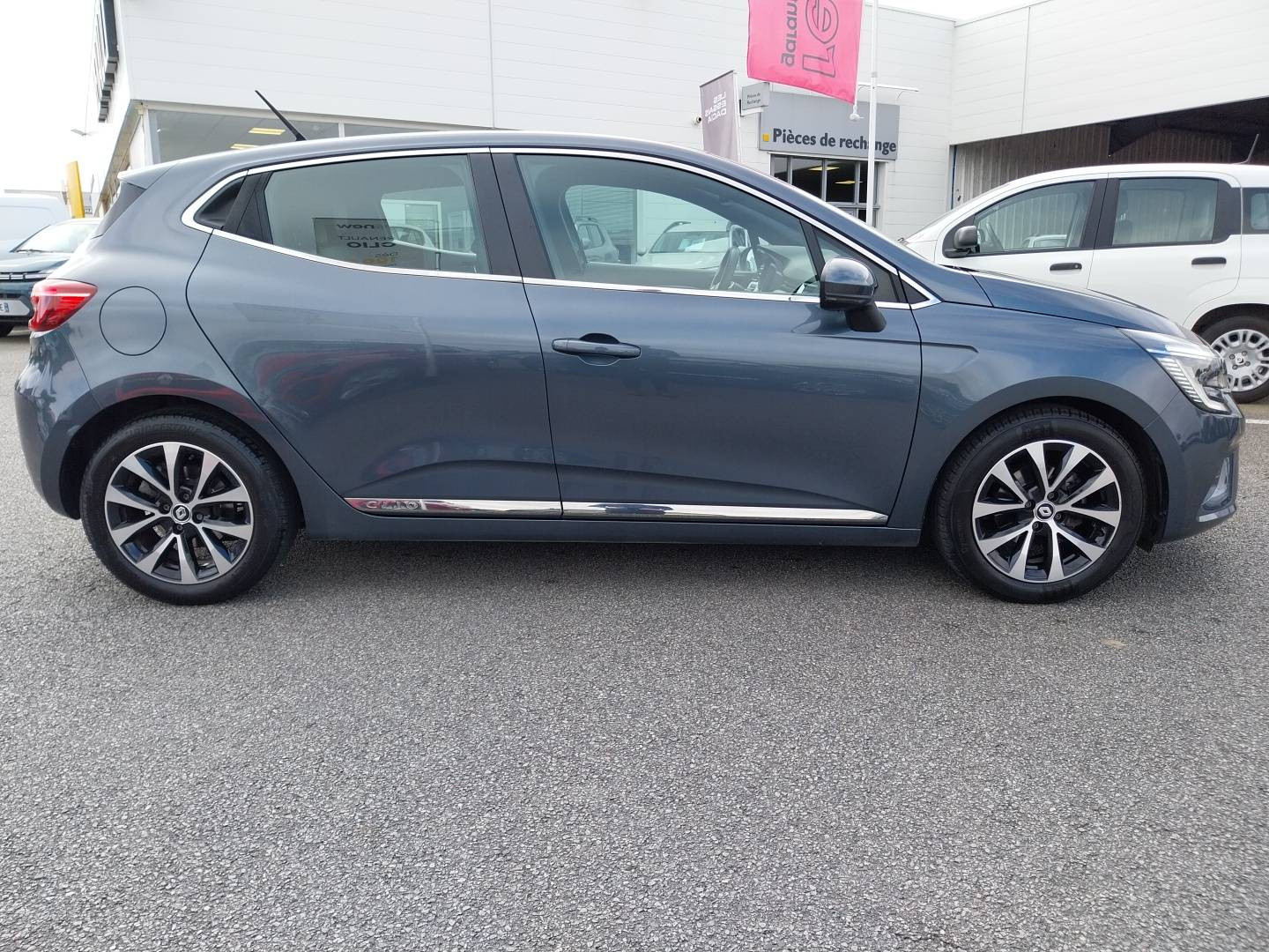 Vente en ligne Renault Clio 5 Clio TCe 100 GPL - 21N au prix de 14 490 €