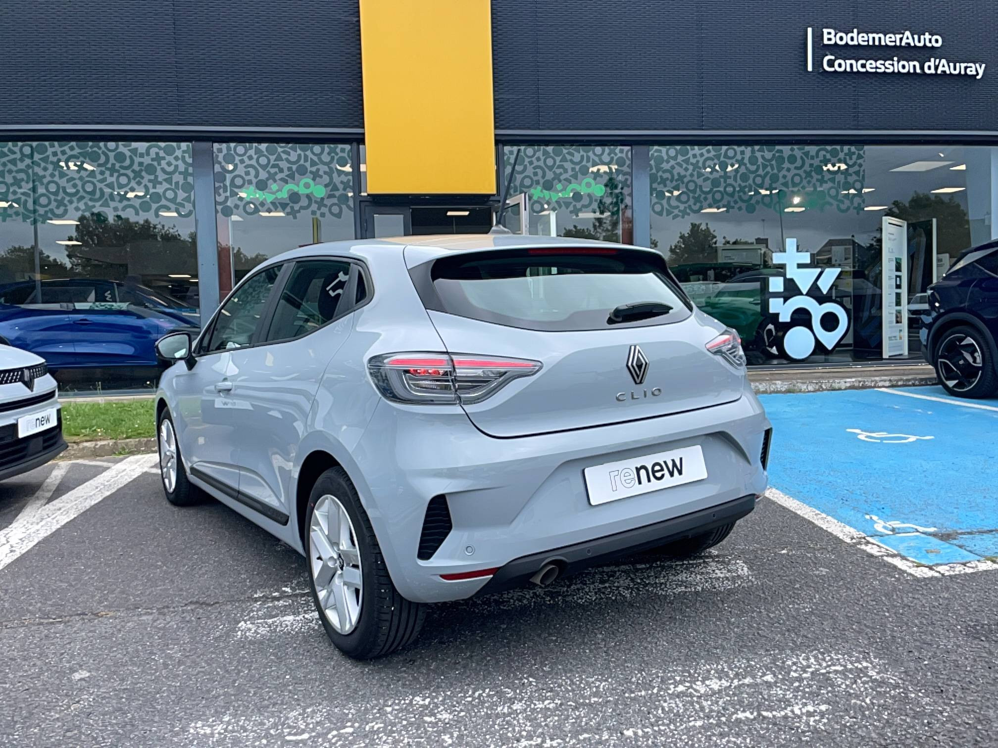 Vente en ligne Renault Clio 5 Clio TCe 90 au prix de 15 990 €