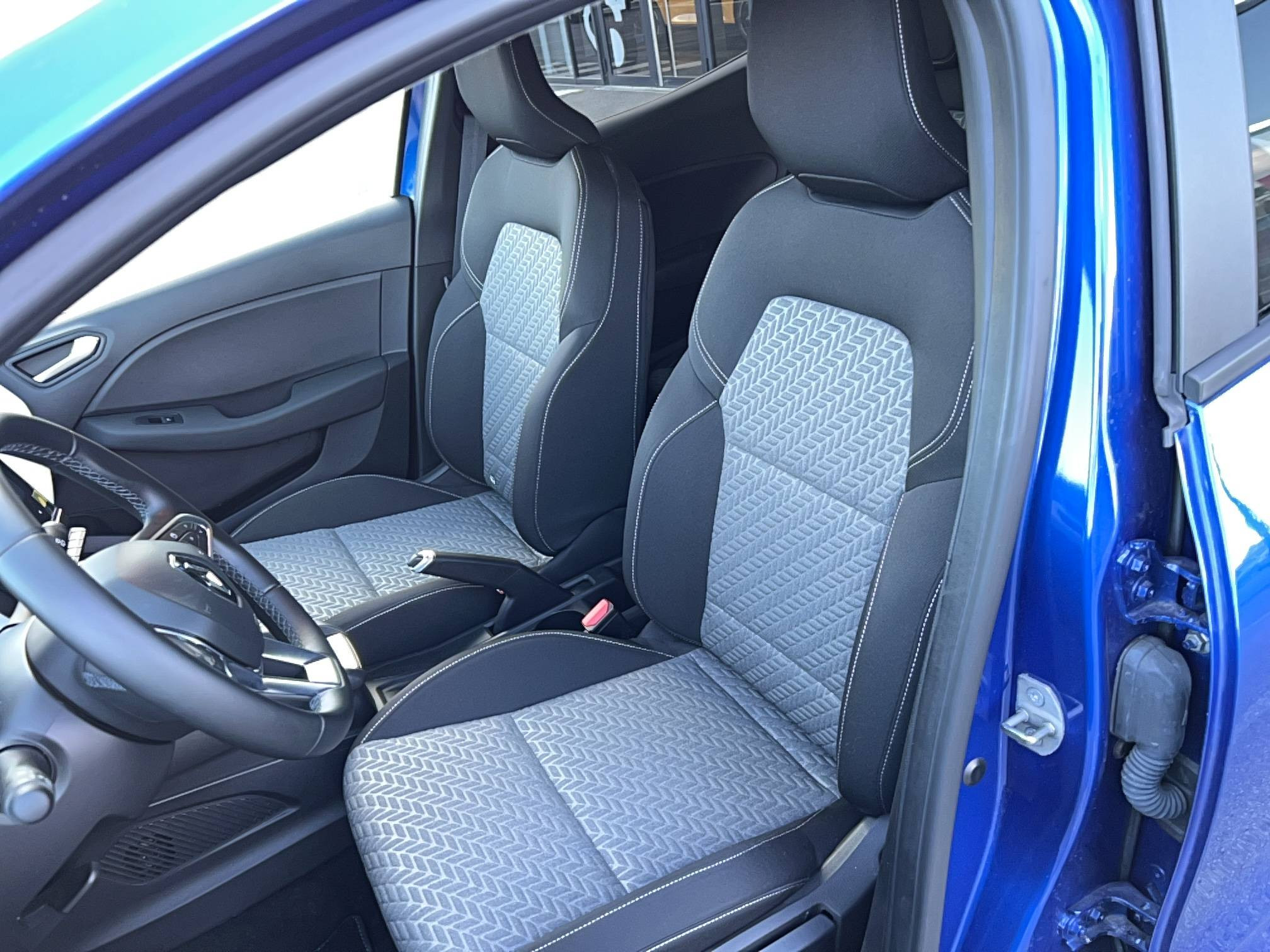 Vente en ligne Renault Clio 5 Clio E-Tech full hybrid 145 au prix de 16 990 €