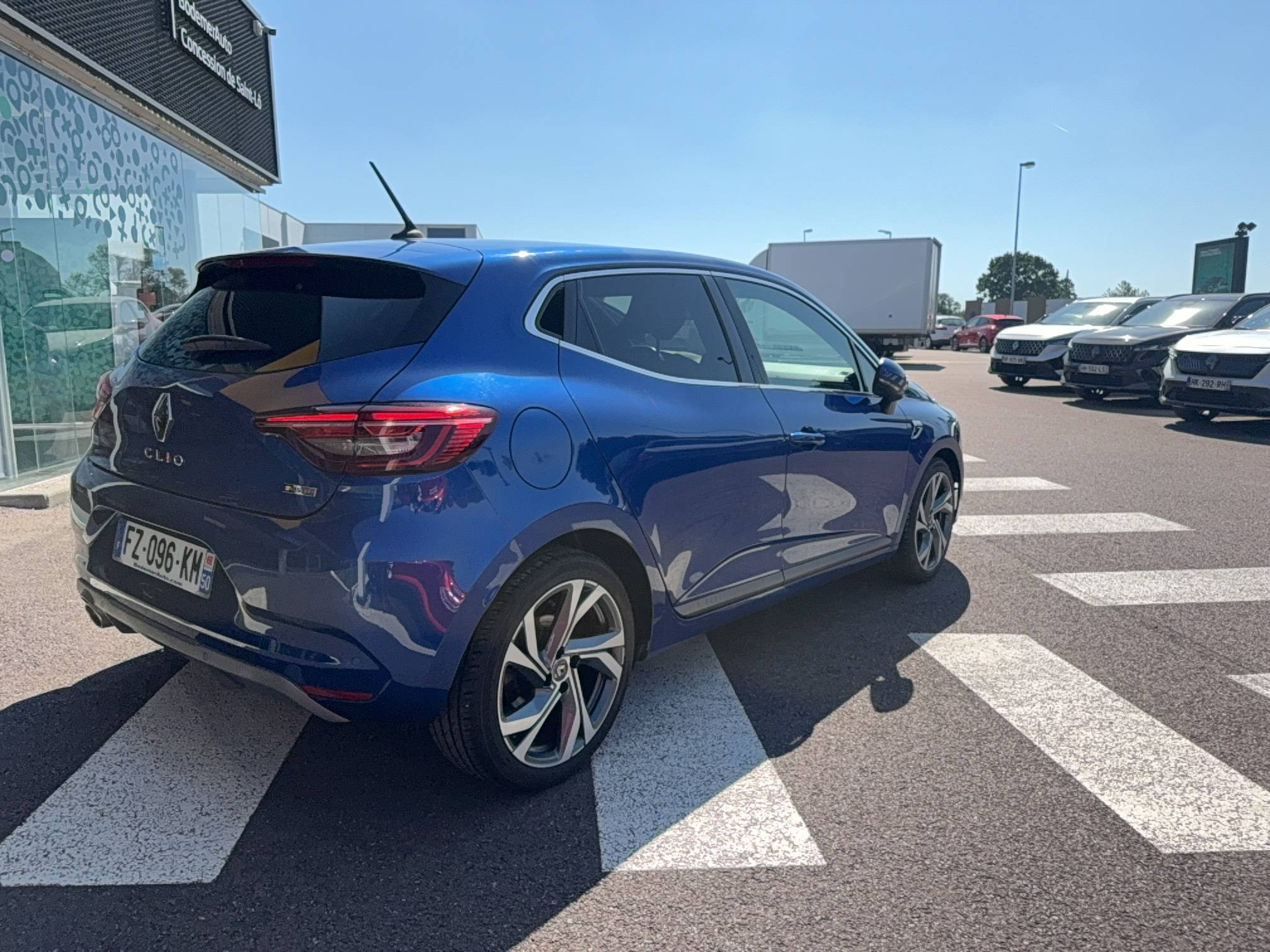 Vente en ligne Renault Clio 5 Clio TCe 140 - 21 au prix de 15 540 €