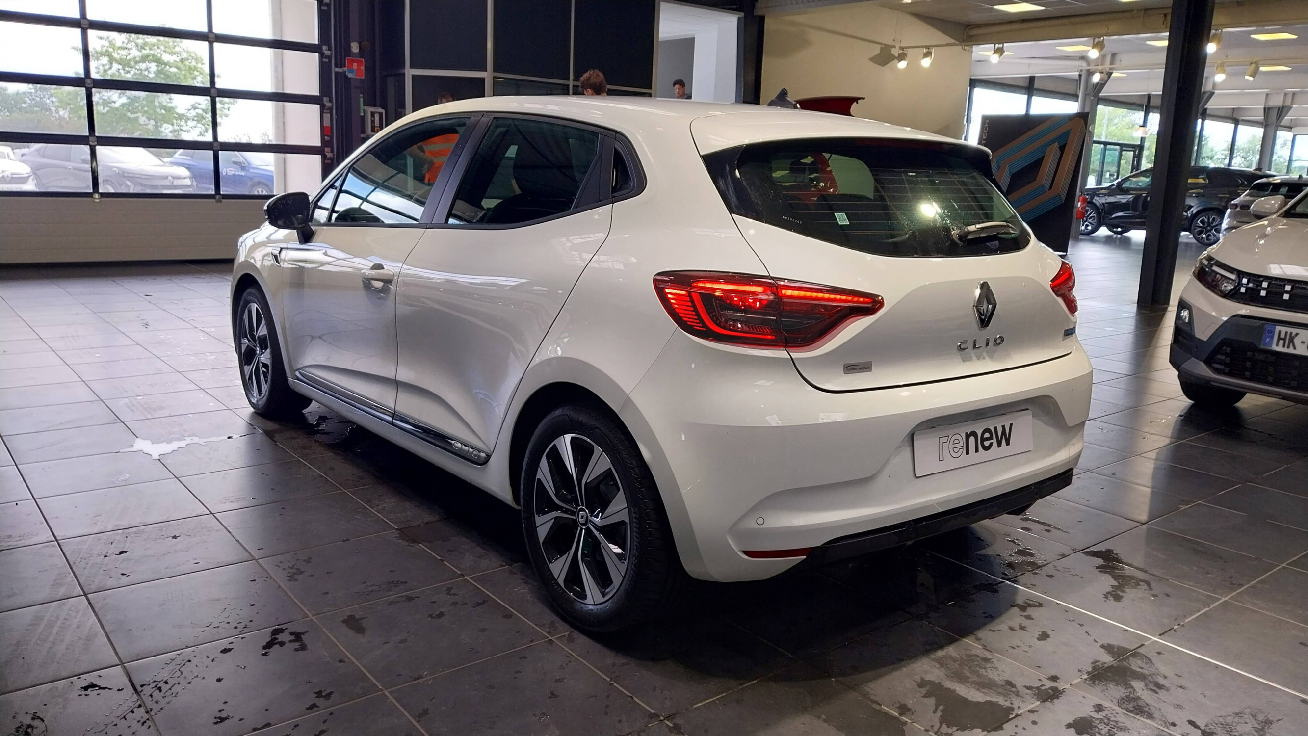 Vente en ligne Renault Clio 5 Clio E-Tech 140 - 21N au prix de 16 490 €