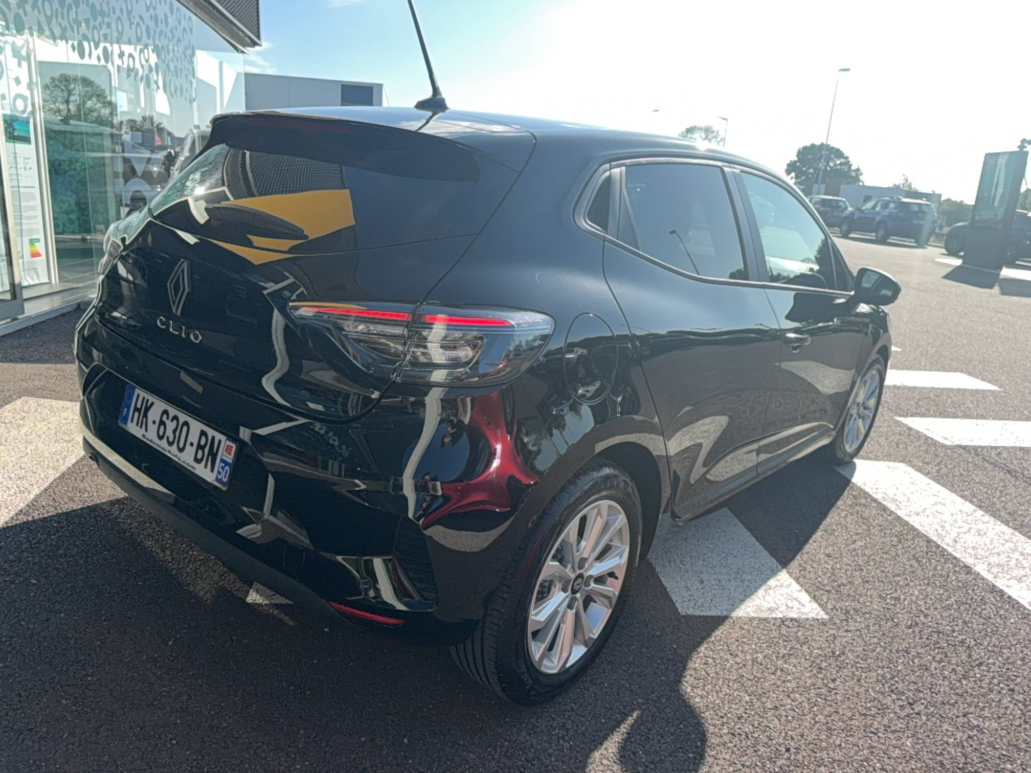 Vente en ligne Renault Clio 5 Clio Eco-G 100 ch au prix de 17 490 €