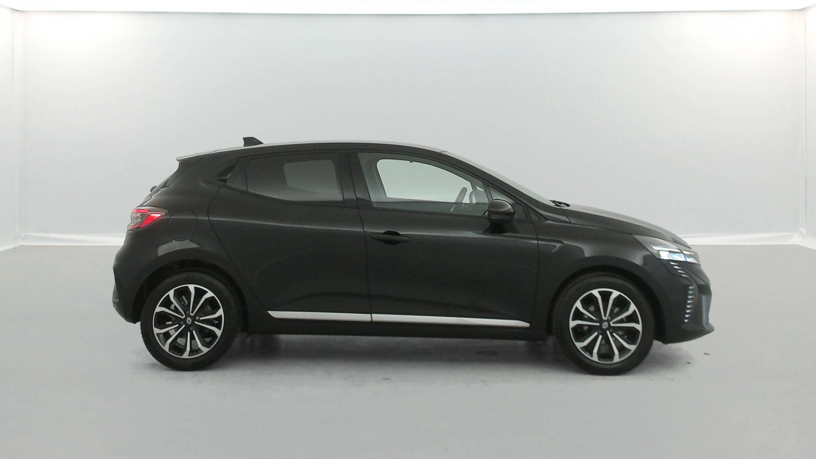 Vente en ligne Renault Clio 5 Clio Eco-G 100 ch GSR2 au prix de 18 390 €