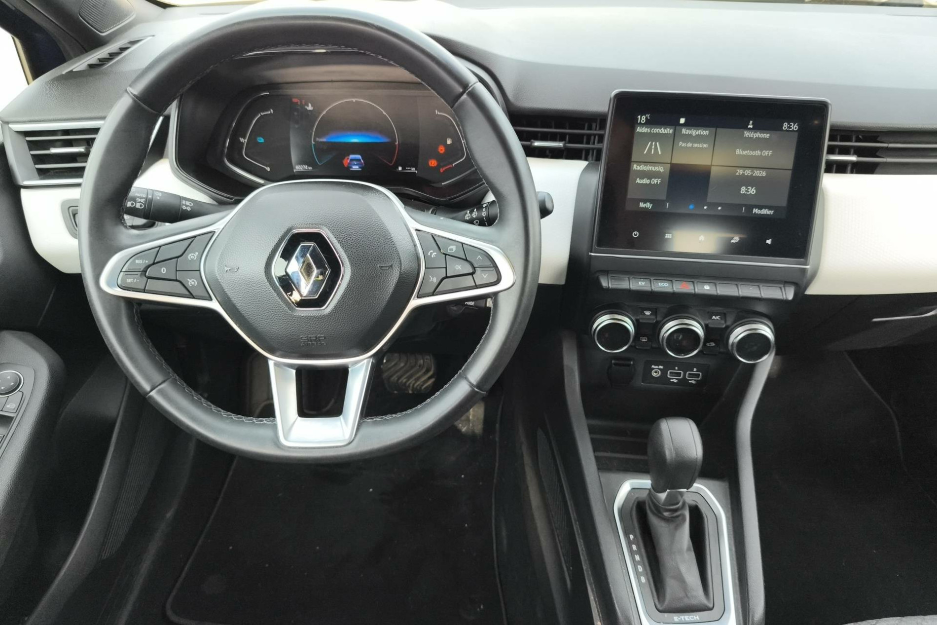 Vente en ligne Renault Clio 5 Clio E-Tech 140 - 21N au prix de 15 990 €