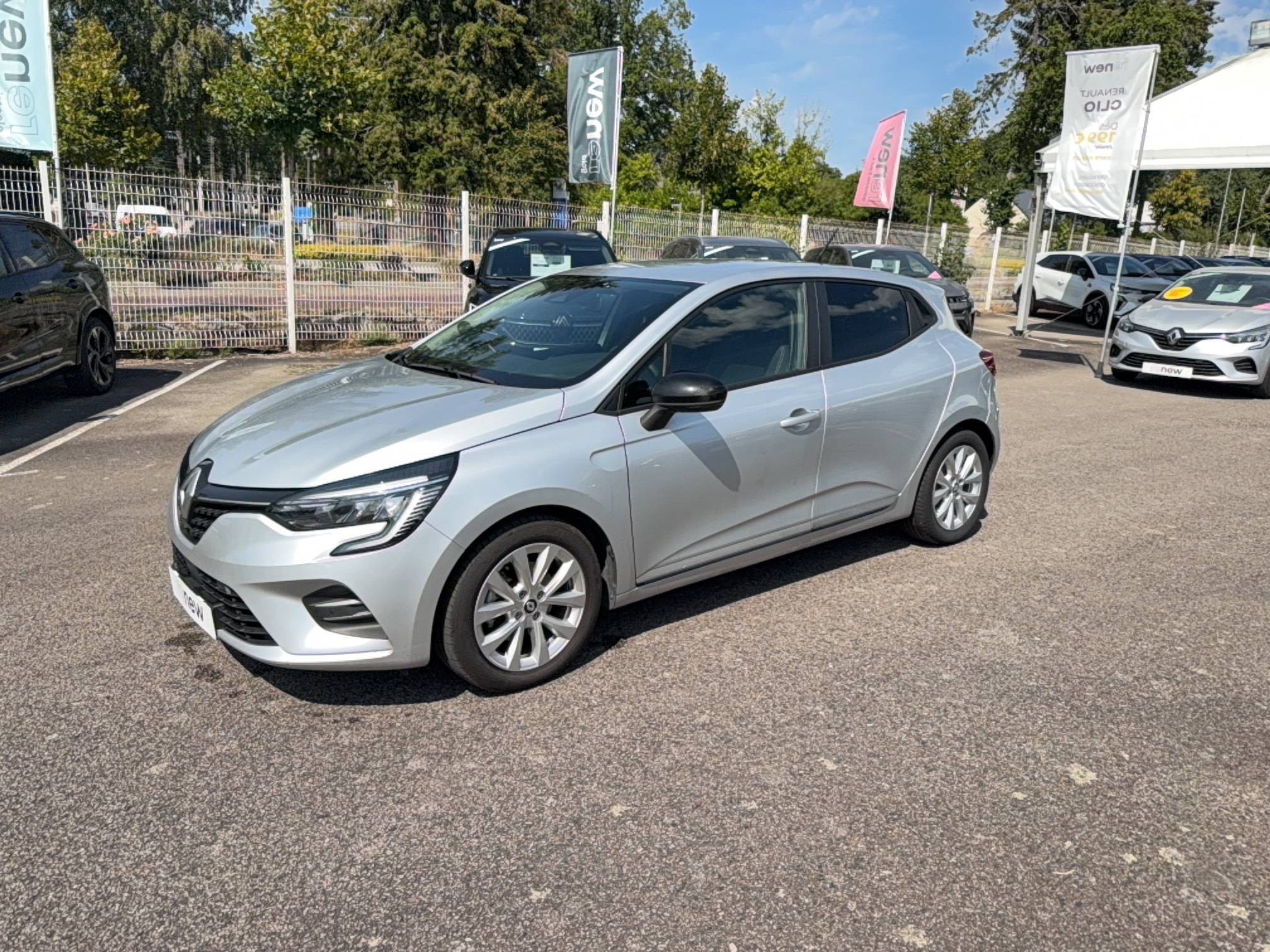 Renault Clio 5 Clio E-Tech full hybrid 145 occasion de 2023 en vente à Ploërmel