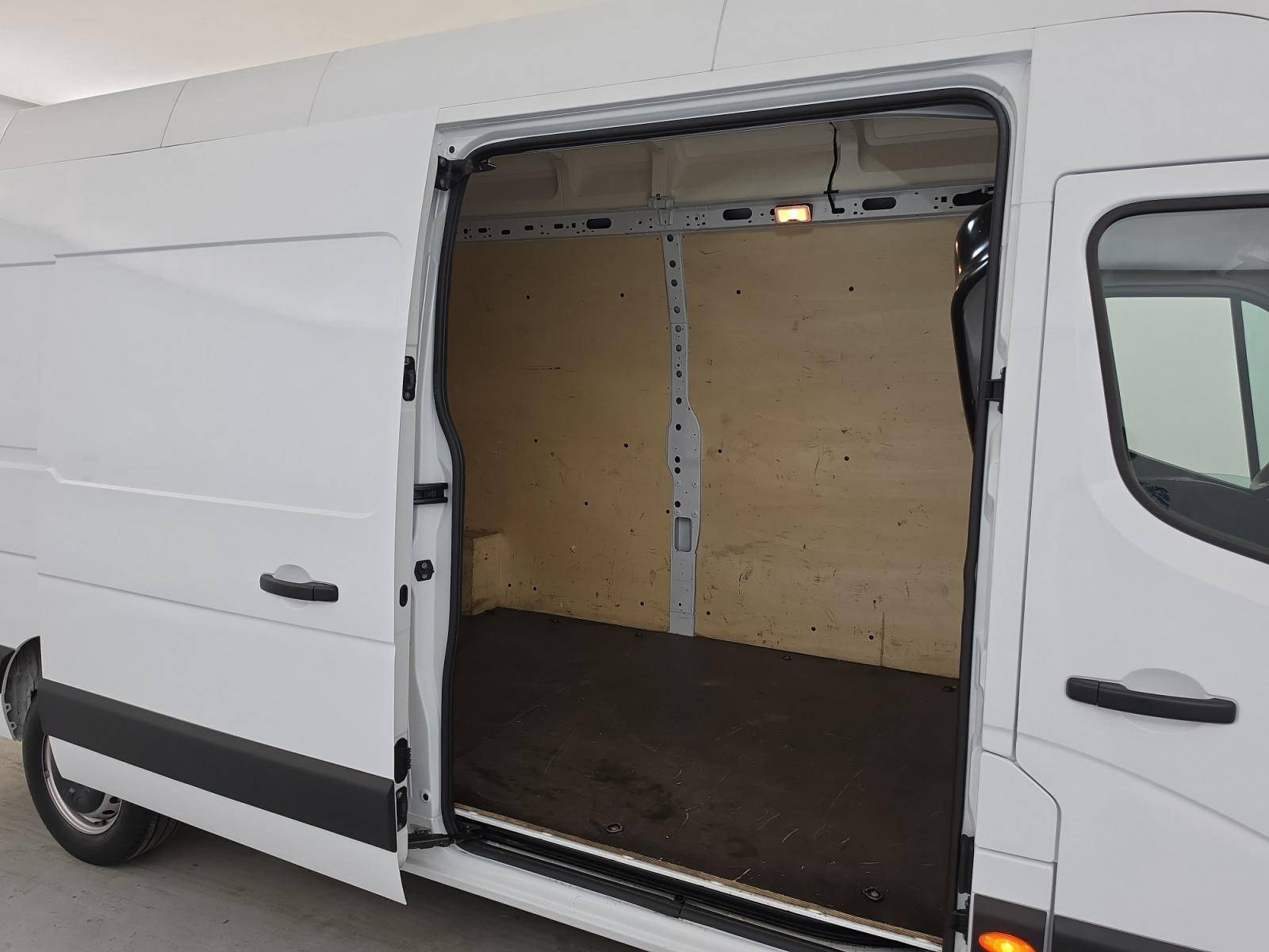 Vente en ligne Renault Master Fourgon MASTER FGN TRAC F3500 L3H3 BLUE DCI 135 au prix de 26 890 €