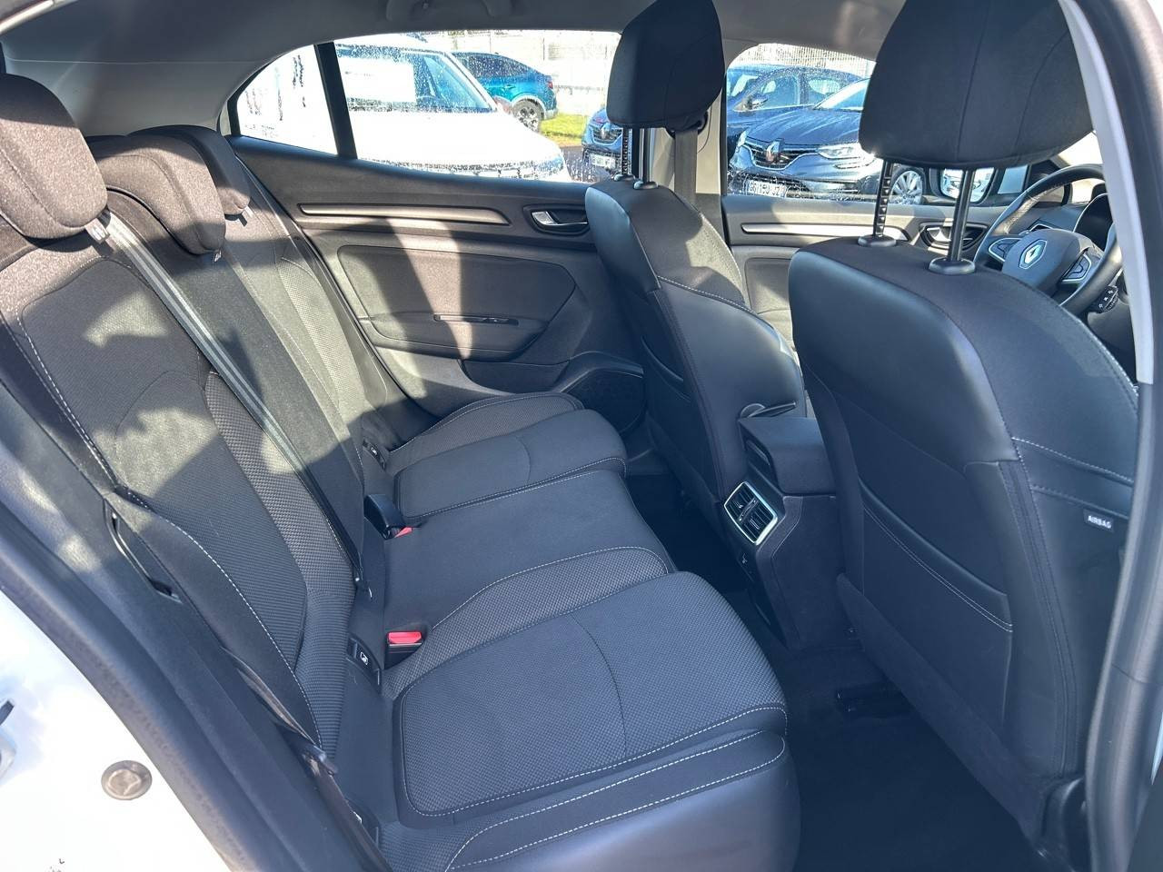 Vente en ligne Renault Megane 4  Blue dCi 115 au prix de 15 980 €