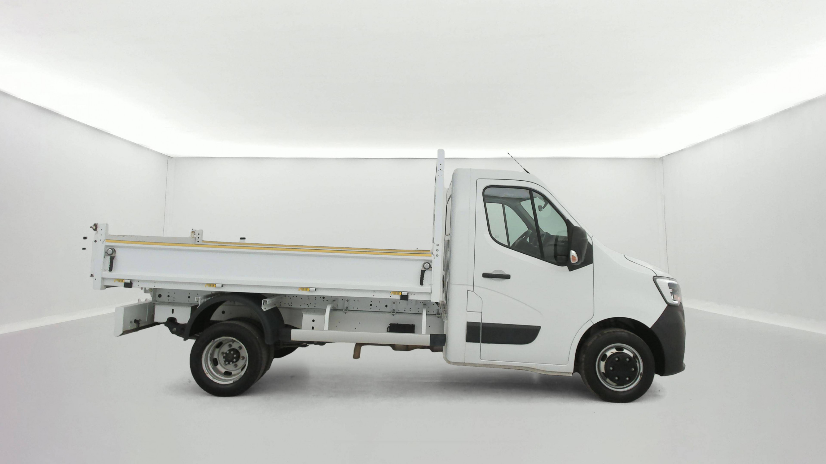 Vente en ligne Renault Master 3 Châssis Cabine MASTER CC PROP RJ3500 L2 PAFC BLUE DCI 130 EURO VI au prix de 35 499 €