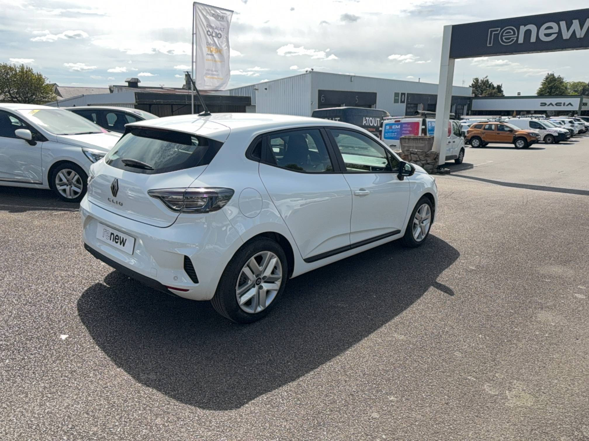 Vente en ligne Renault Clio 5 Clio TCe 100 GPL au prix de 16 490 €