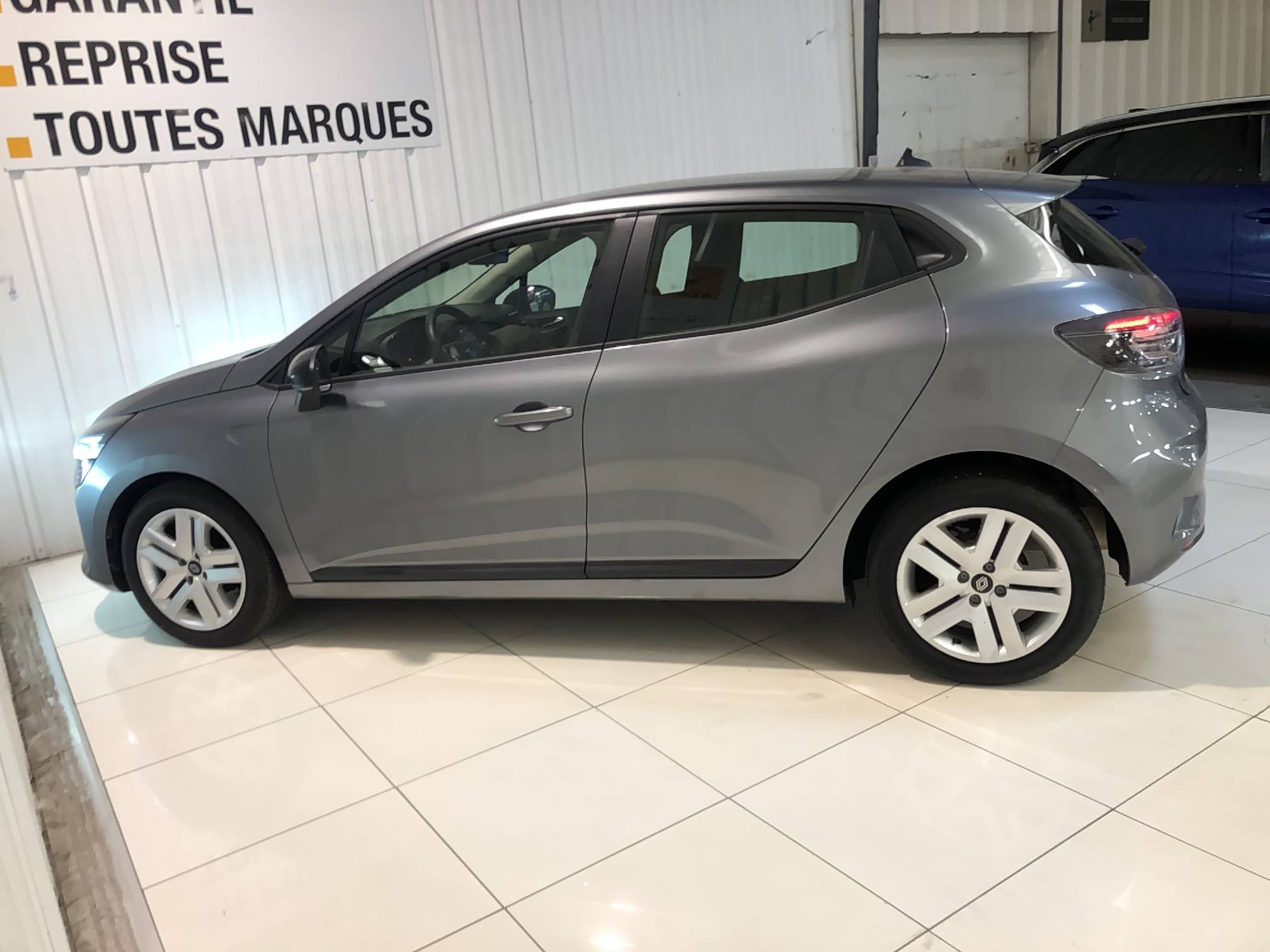 Vente en ligne Renault Clio 5 Clio TCe 90 au prix de 15 990 €