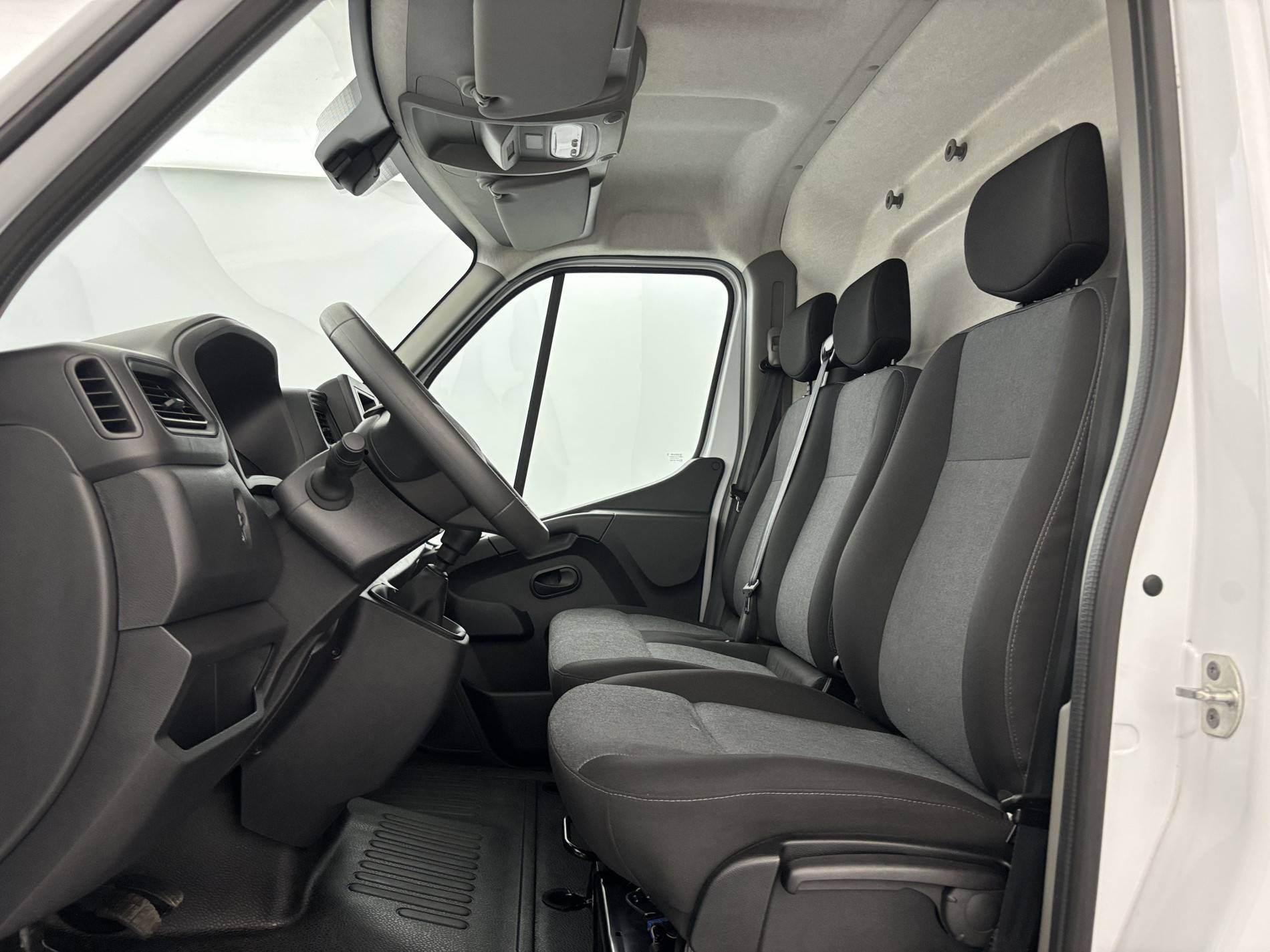 Vente en ligne Renault Master Fourgon MASTER FGN TRAC F3500 L3H3 BLUE DCI 135 au prix de 28 990 €