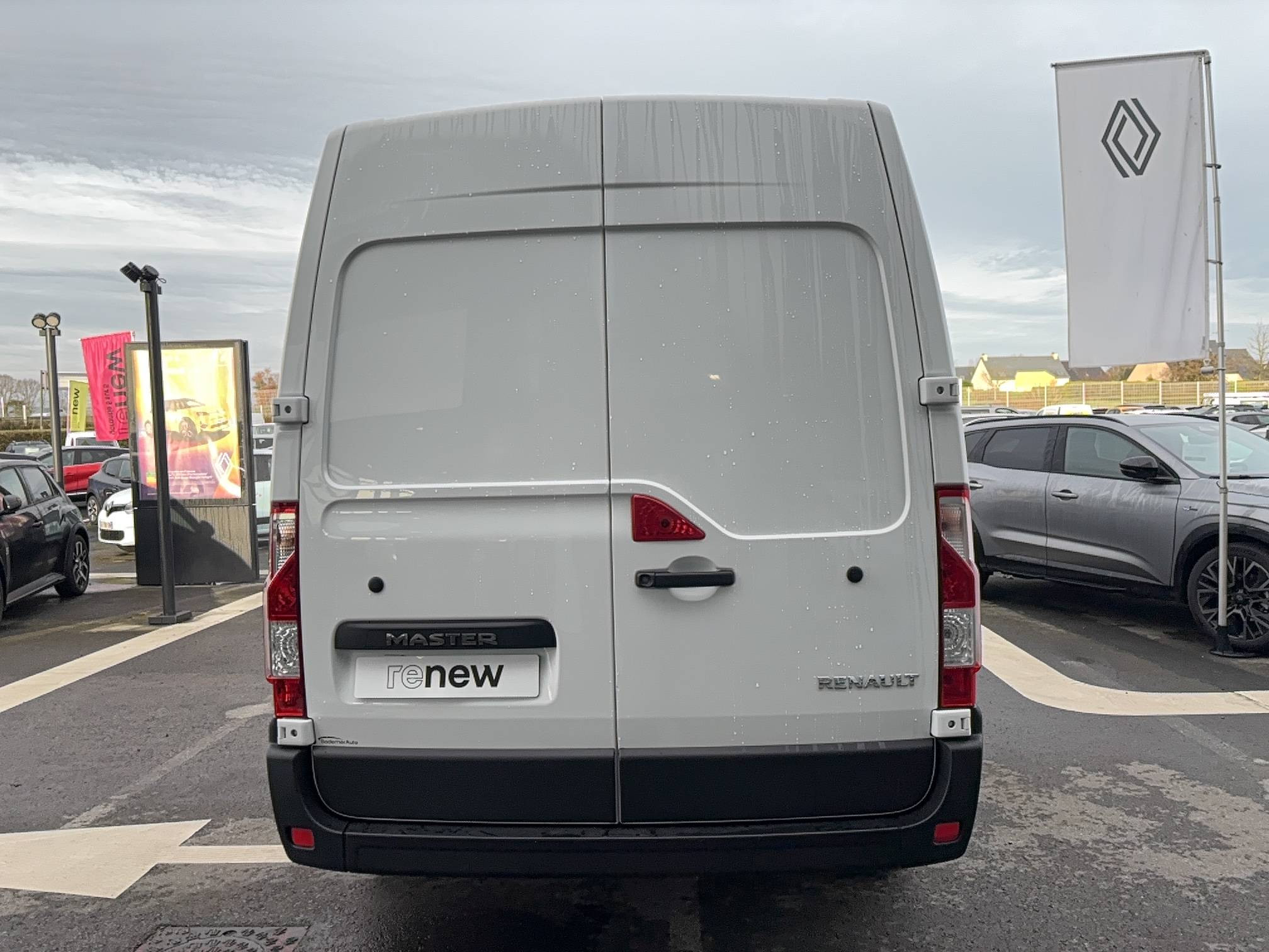 Vente en ligne Renault Master Fourgon MASTER FGN TRAC F3500 L2H2 BLUE DCI 135 au prix de 25 000 €