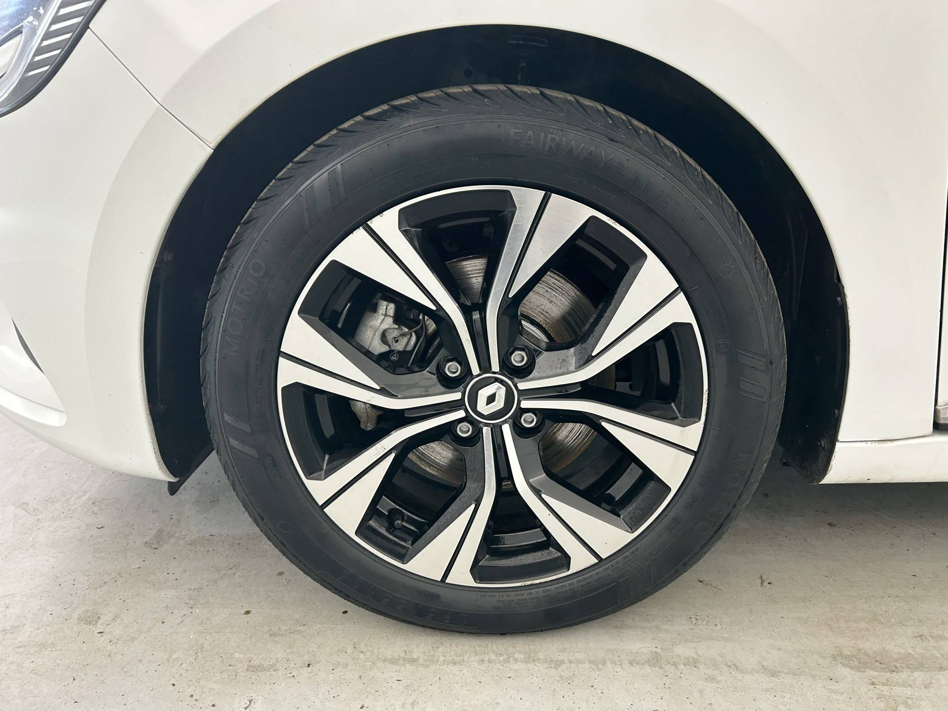 Vente en ligne Renault Clio 5 Clio E-Tech full hybrid 145 au prix de 15 490 €