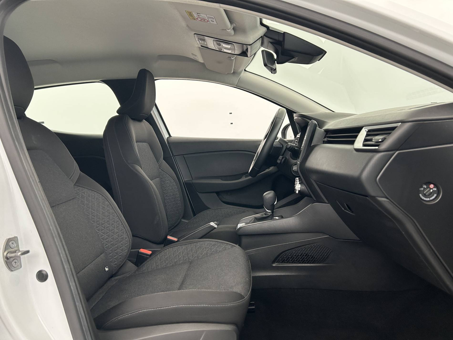 Vente en ligne Renault Clio 5 Clio E-Tech full hybrid 145 au prix de 15 890 €