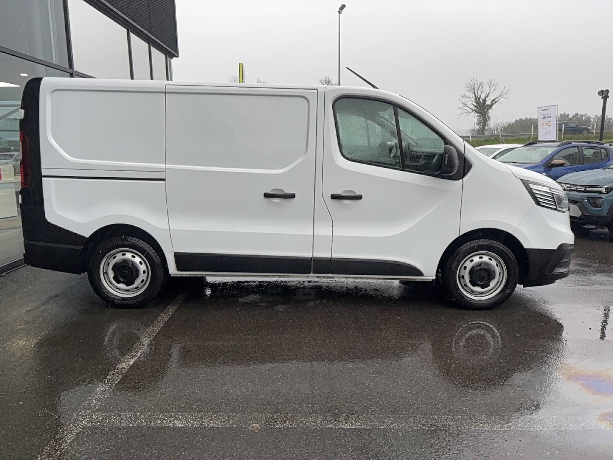 Vente en ligne Renault Trafic 3 Fourgon TRAFIC FGN L1H1 2800 KG BLUE DCI 130 au prix de 17 500 €