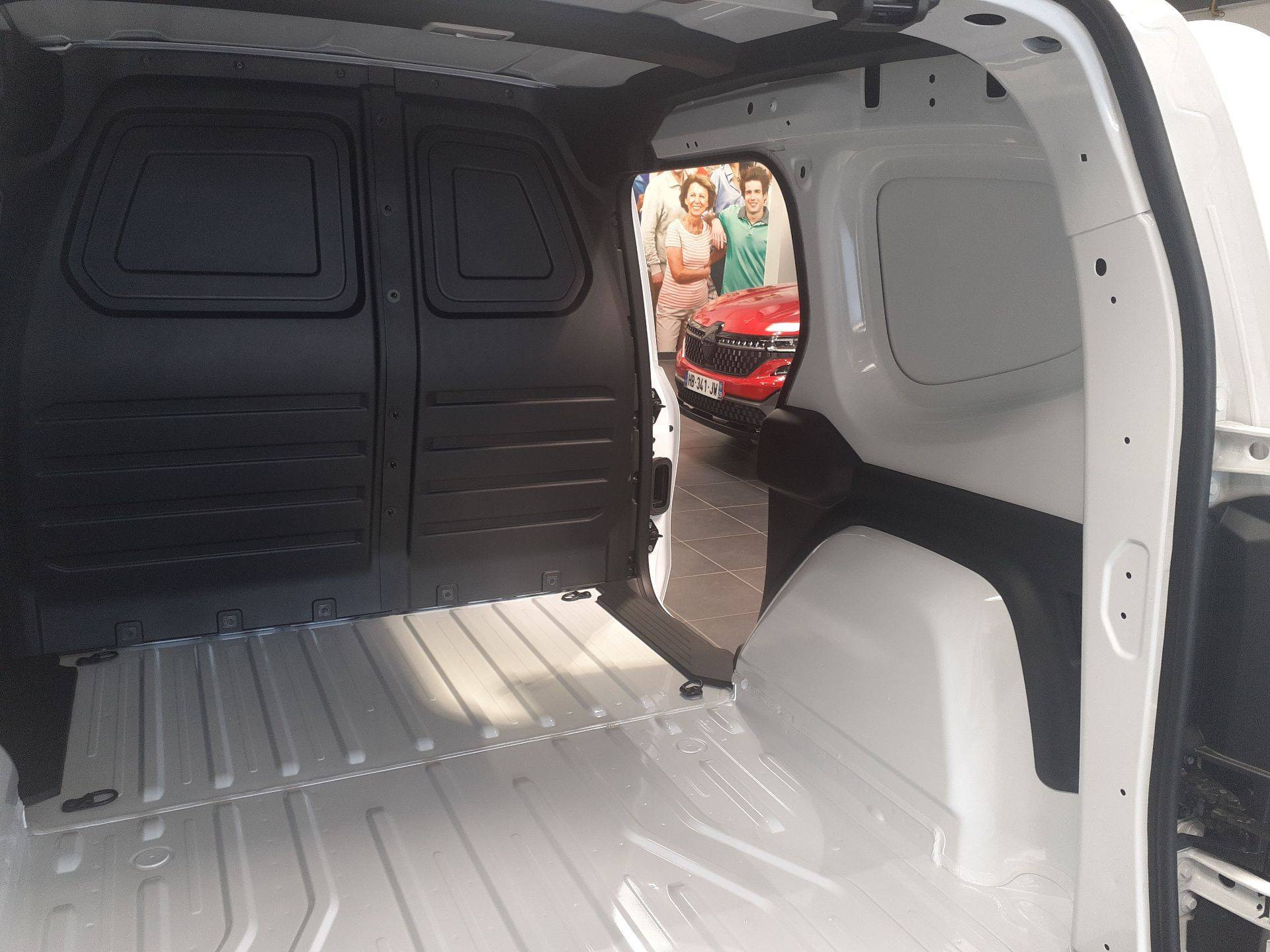 Vente en ligne Renault Kangoo Van  TOLE L1 BLUE DCI 95 AUTO au prix de 24 265 €