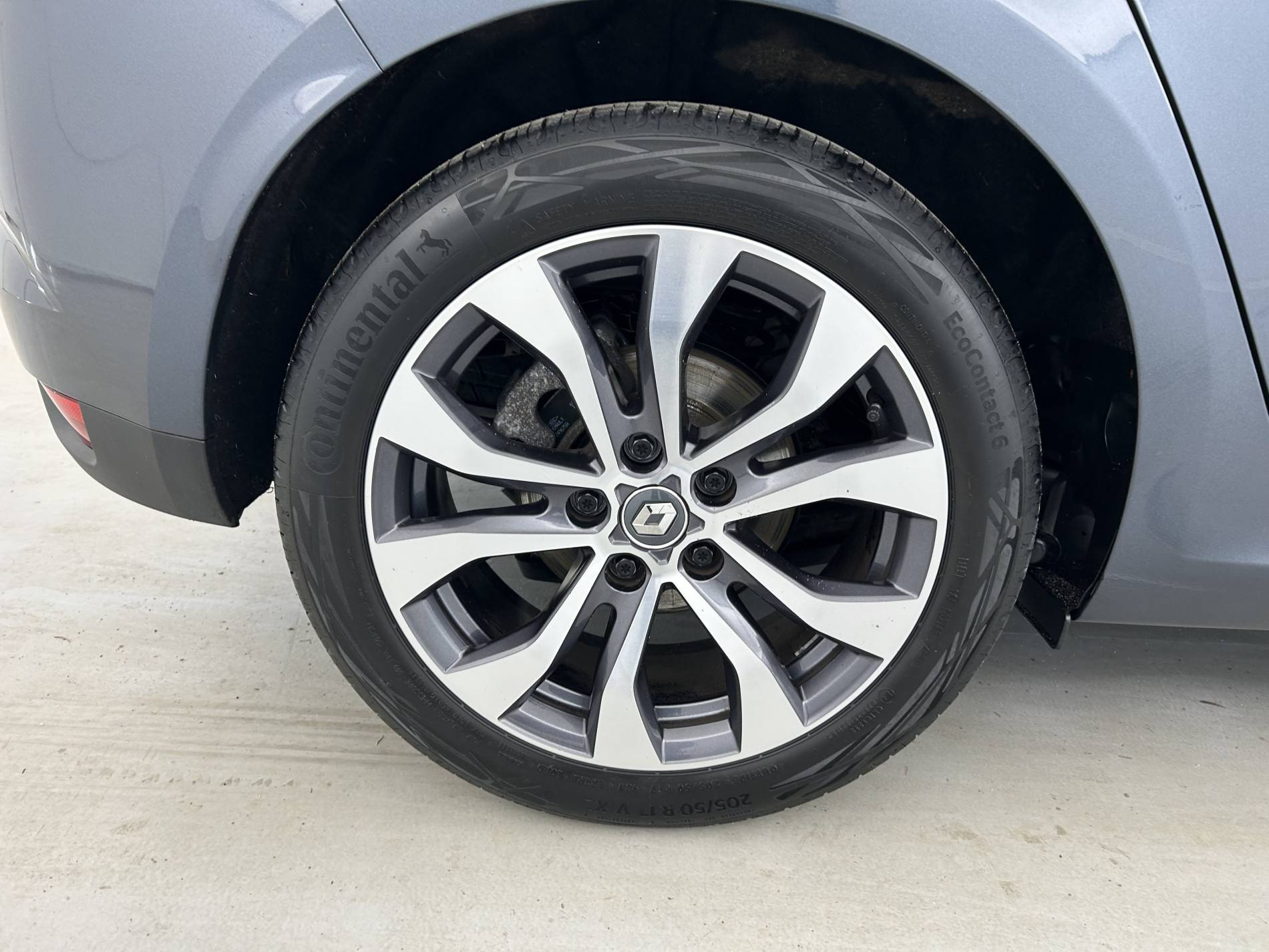 Vente en ligne Renault Megane 4  Blue dCi 115 EDC au prix de 19 690 €