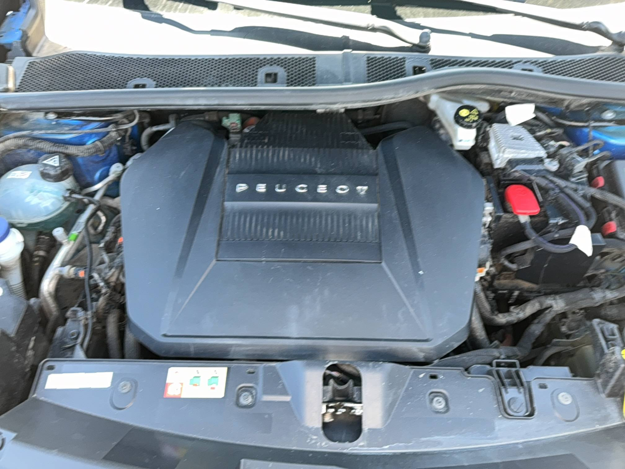 Vente en ligne Peugeot E-2008  136 ch au prix de 11 990 €