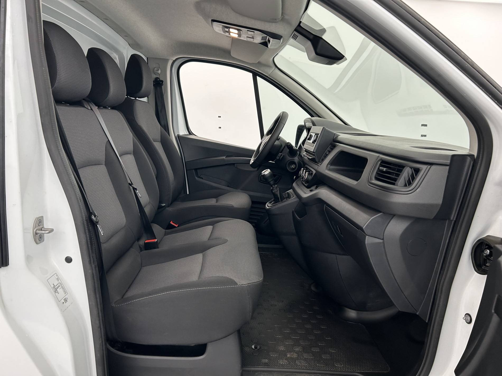 Vente en ligne Renault Trafic 3 Fourgon TRAFIC FGN L1H1 3000 KG BLUE DCI 130 au prix de 22 590 €