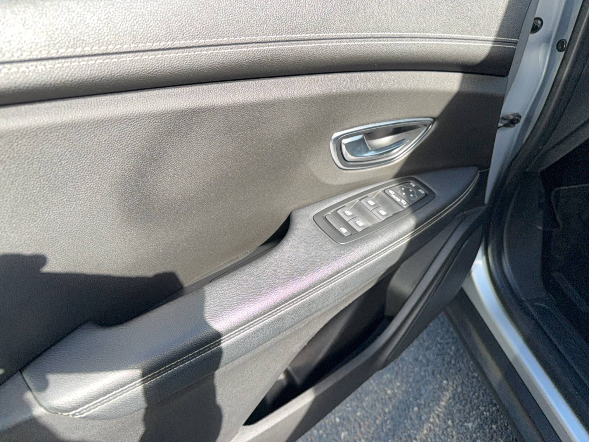 Vente en ligne Renault Grand Scenic 4 Grand Scenic Blue dCi 120 EDC au prix de 14 490 €